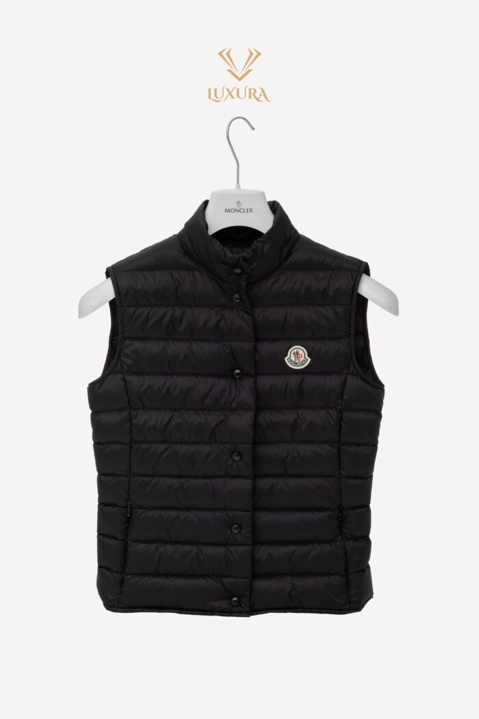 <span style="font-size: 10px; color: rgb(101, 101, 101);letter-spacing: .15em;">HARD TO FIND</span><br><strong> MONCLER </strong><br><div style="margin-top:10px; font-size:16px;"> Liane Packable Down Gilet 1</div><br>