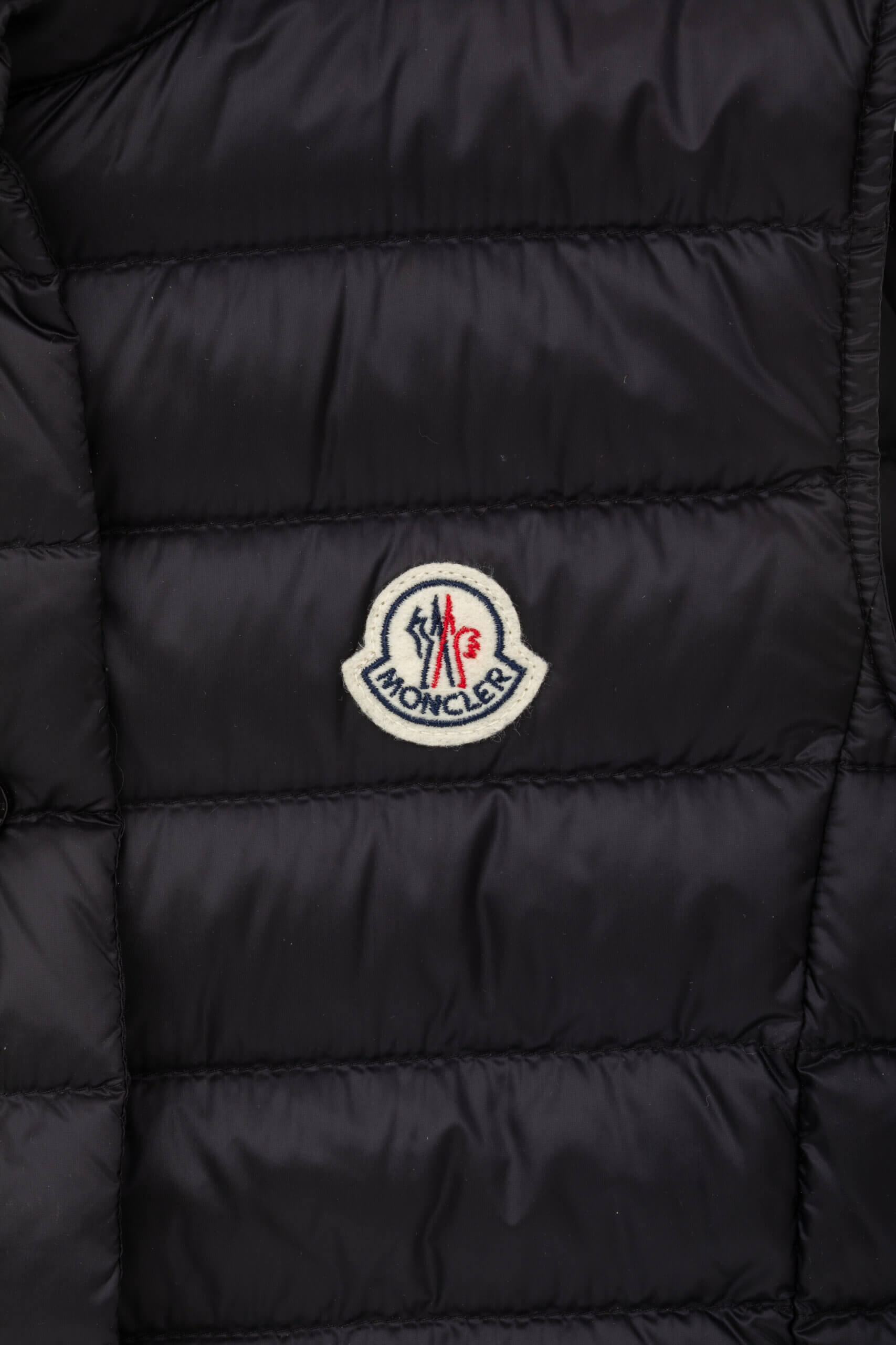 <span style="font-size: 10px; color: rgb(101, 101, 101);letter-spacing: .15em;">HARD TO FIND</span><br><strong> MONCLER </strong><br><div style="margin-top:10px; font-size:16px;"> Liane Packable Down Gilet 1</div><br> - Image 4