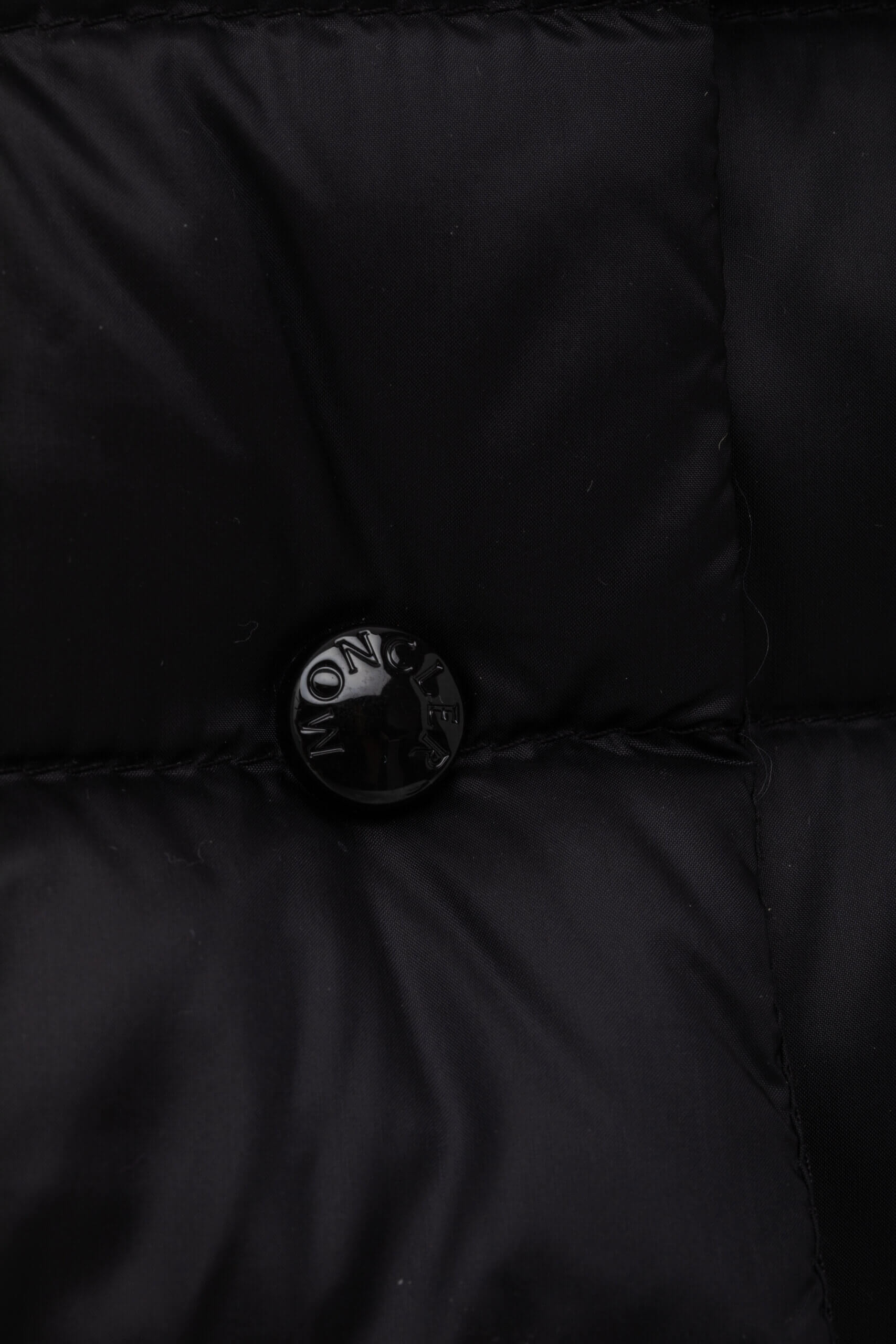 <span style="font-size: 10px; color: rgb(101, 101, 101);letter-spacing: .15em;">HARD TO FIND</span><br><strong> MONCLER </strong><br><div style="margin-top:10px; font-size:16px;"> Liane Packable Down Gilet 1</div><br> - Image 5