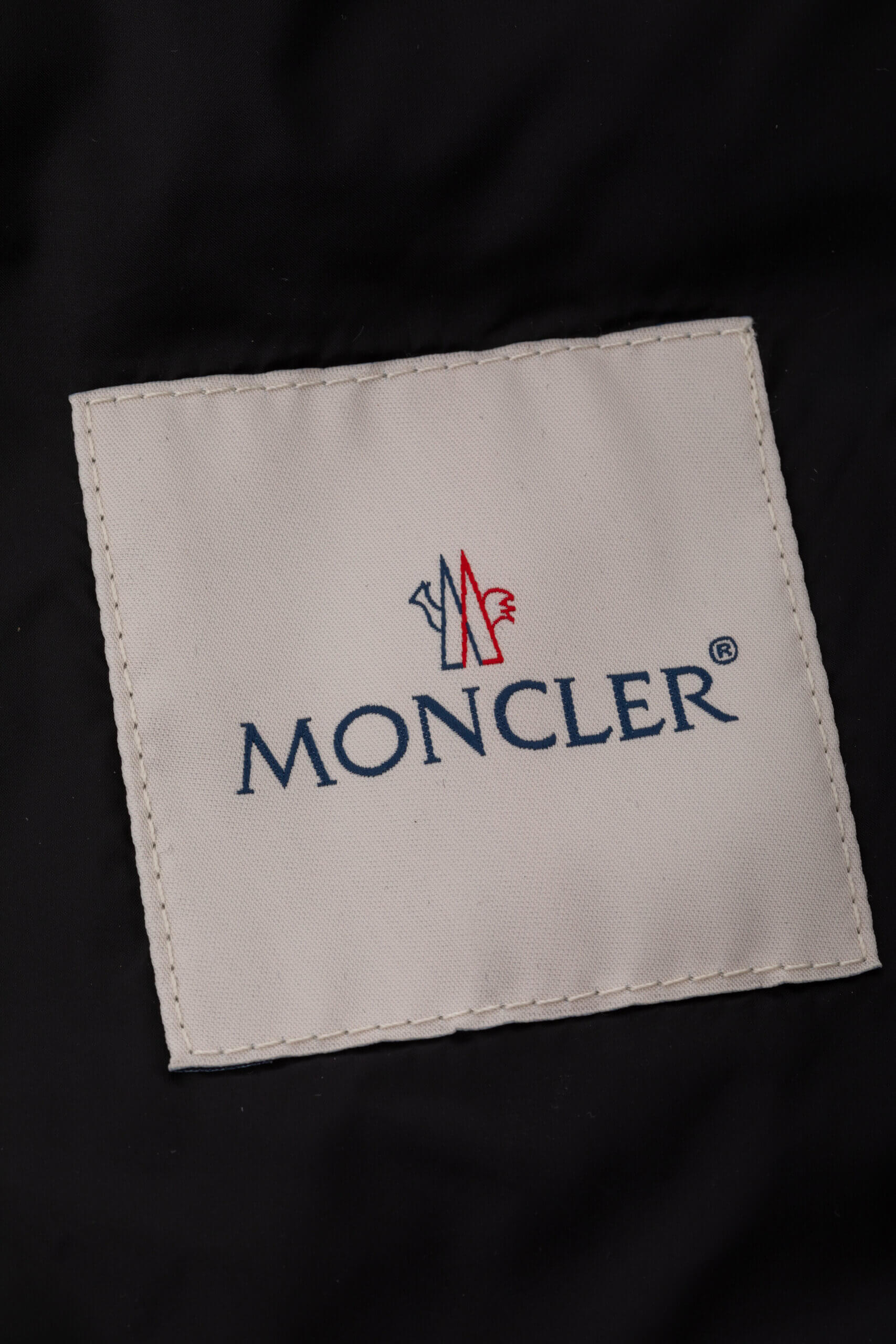 <span style="font-size: 10px; color: rgb(101, 101, 101);letter-spacing: .15em;">HARD TO FIND</span><br><strong> MONCLER </strong><br><div style="margin-top:10px; font-size:16px;"> Liane Packable Down Gilet 1</div><br> - Image 12