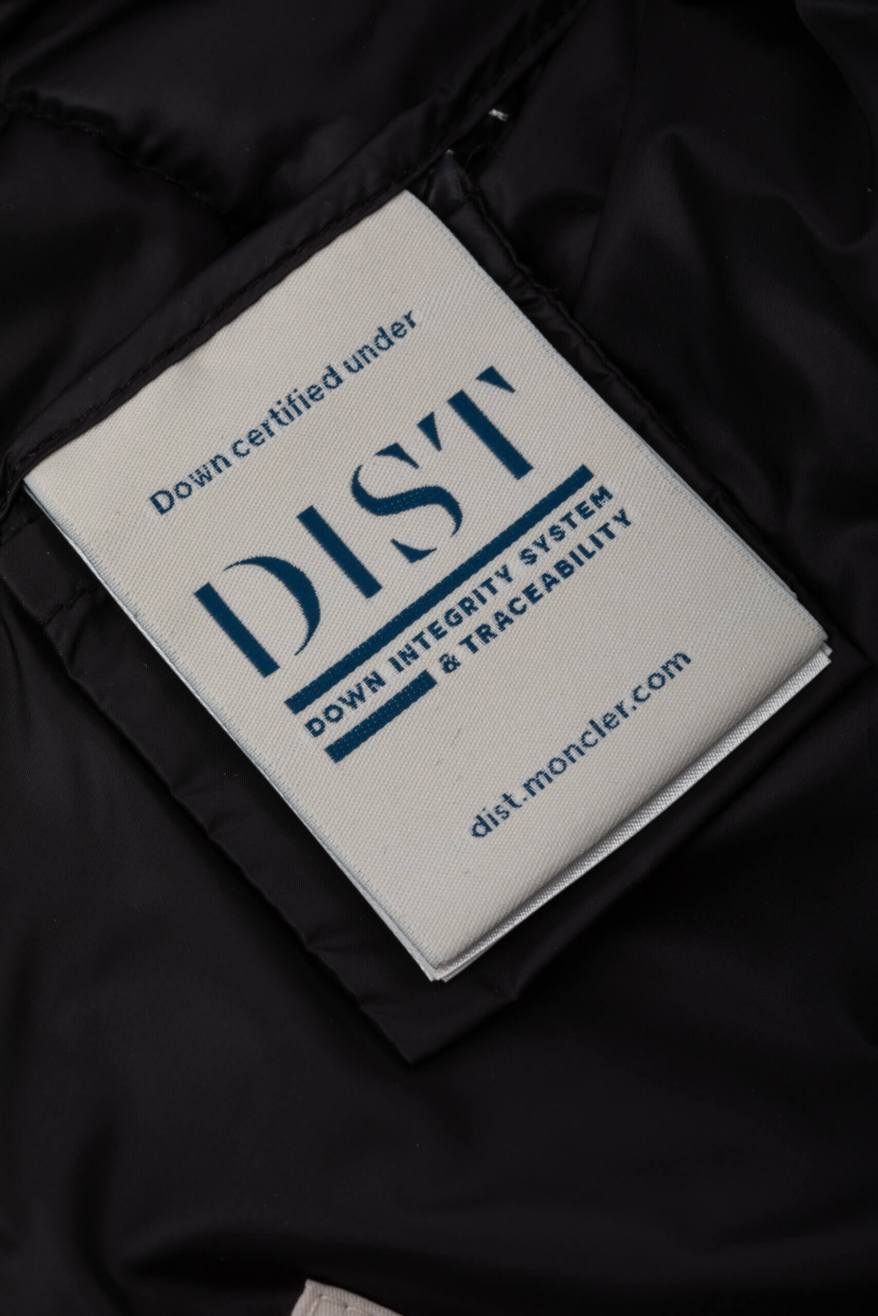 <span style="font-size: 10px; color: rgb(101, 101, 101);letter-spacing: .15em;">HARD TO FIND</span><br><strong> MONCLER </strong><br><div style="margin-top:10px; font-size:16px;"> Liane Packable Down Gilet 1</div><br> - Image 10