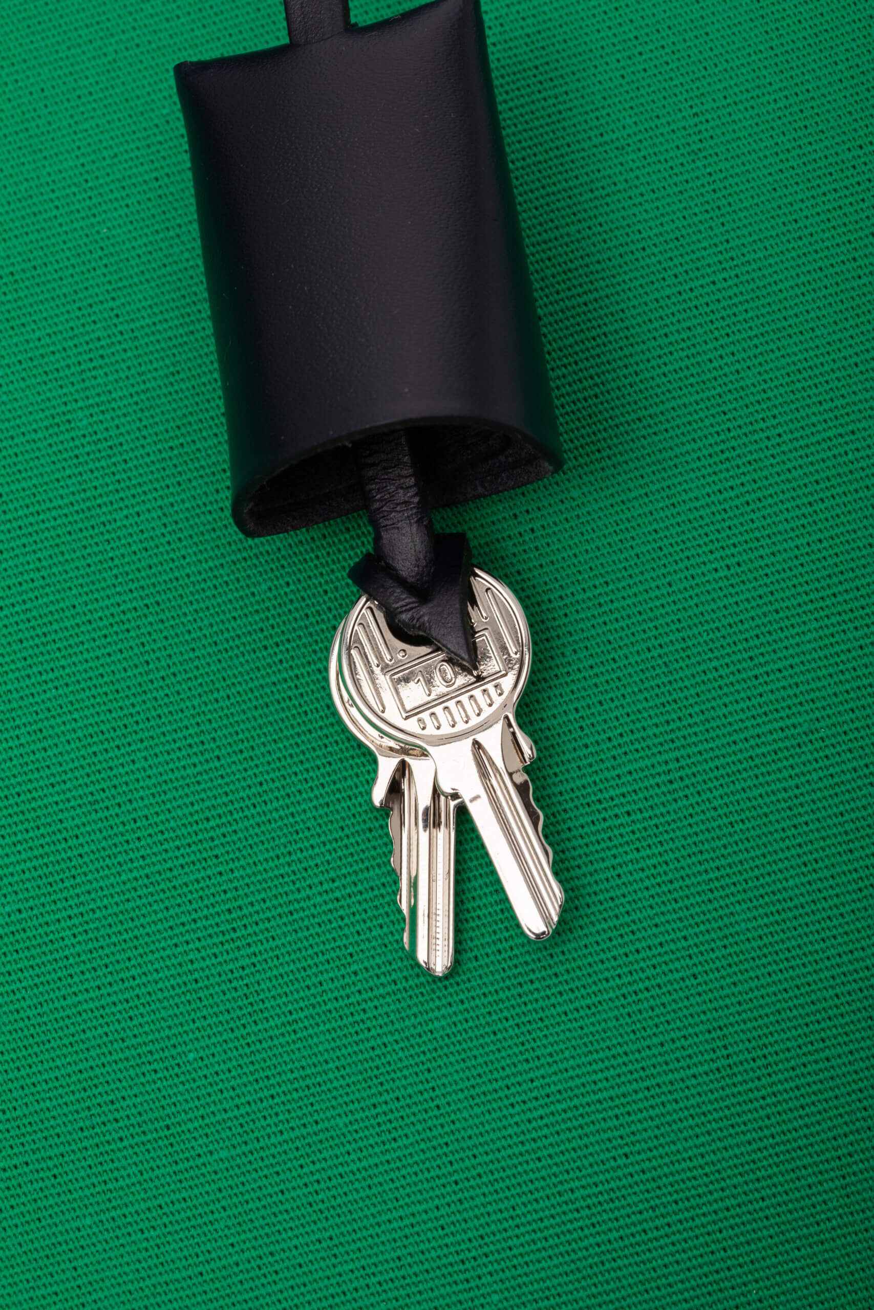 <span style="font-size: 10px; color: rgb(101, 101, 101);letter-spacing: .15em;">HARD TO FIND</span><br><strong> HERMES </strong><br><div style="margin-top:10px; font-size:16px;"> Herbag Zip 31 Vache Hunter Menthe Toile Bleu Indigo </div><br> - Image 13