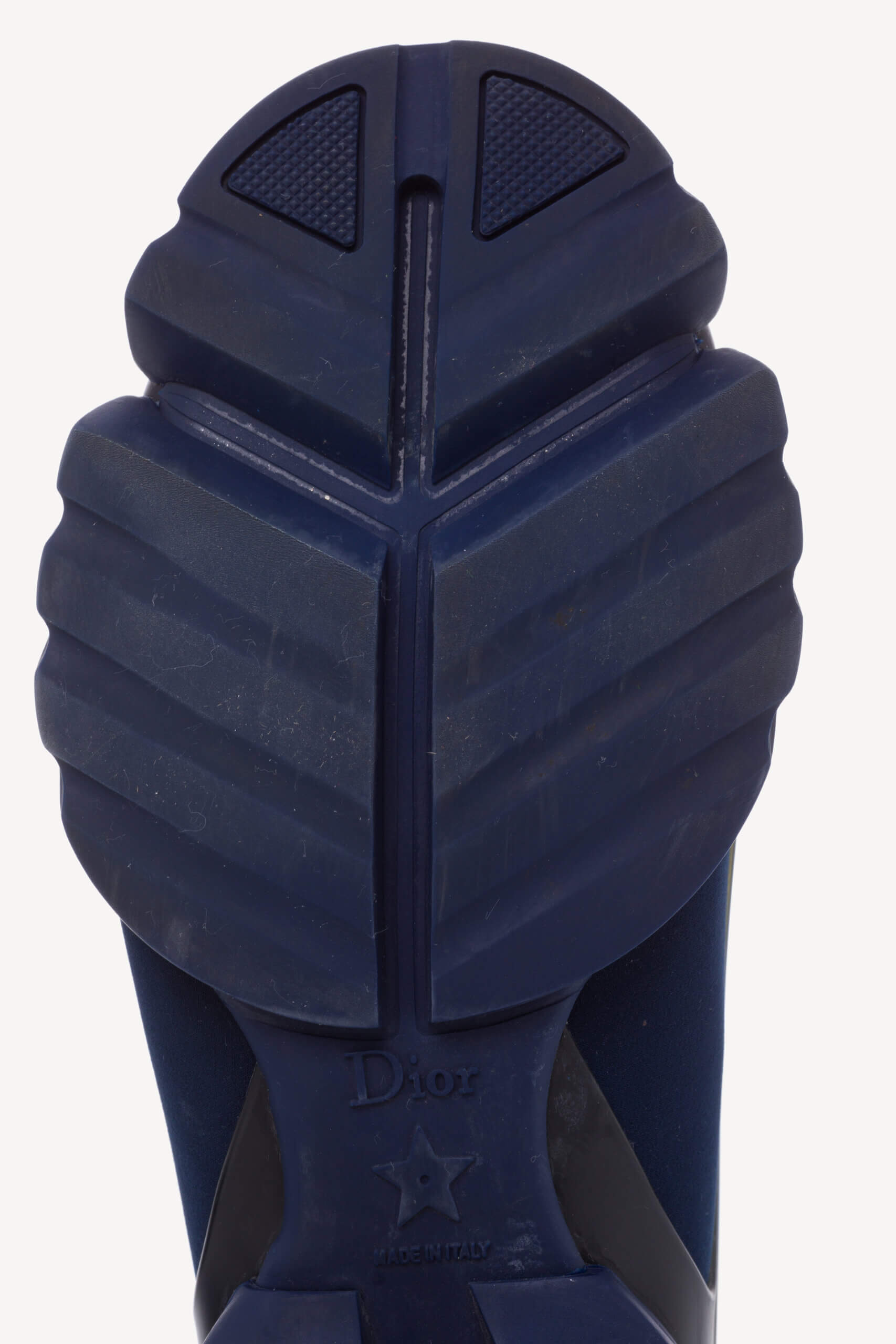 <span style="font-size: 10px; color: rgb(101, 101, 101);letter-spacing: .15em;">BEST DEAL</span><br><strong> DIOR </strong><br><div style="margin-top:10px; font-size:16px;"> Neoprene Rubber D-Connect Sneakers Indigo Blue 37 </div><br> - Image 14