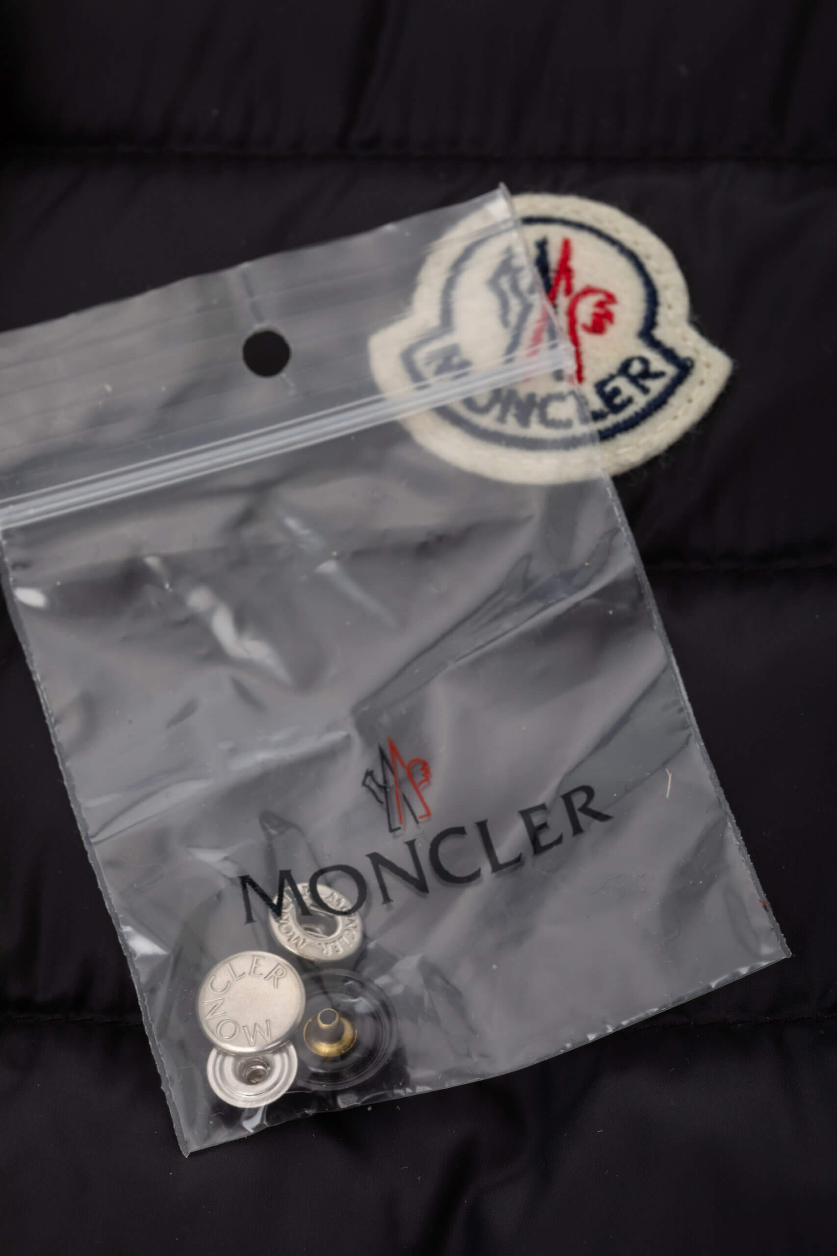 <span style="font-size: 10px; color: rgb(101, 101, 101);letter-spacing: .15em;">HARD TO FIND</span><br><strong> MONCLER </strong><br><div style="margin-top:10px; font-size:16px;"> Liane Packable Down Gilet 1</div><br> - Image 14