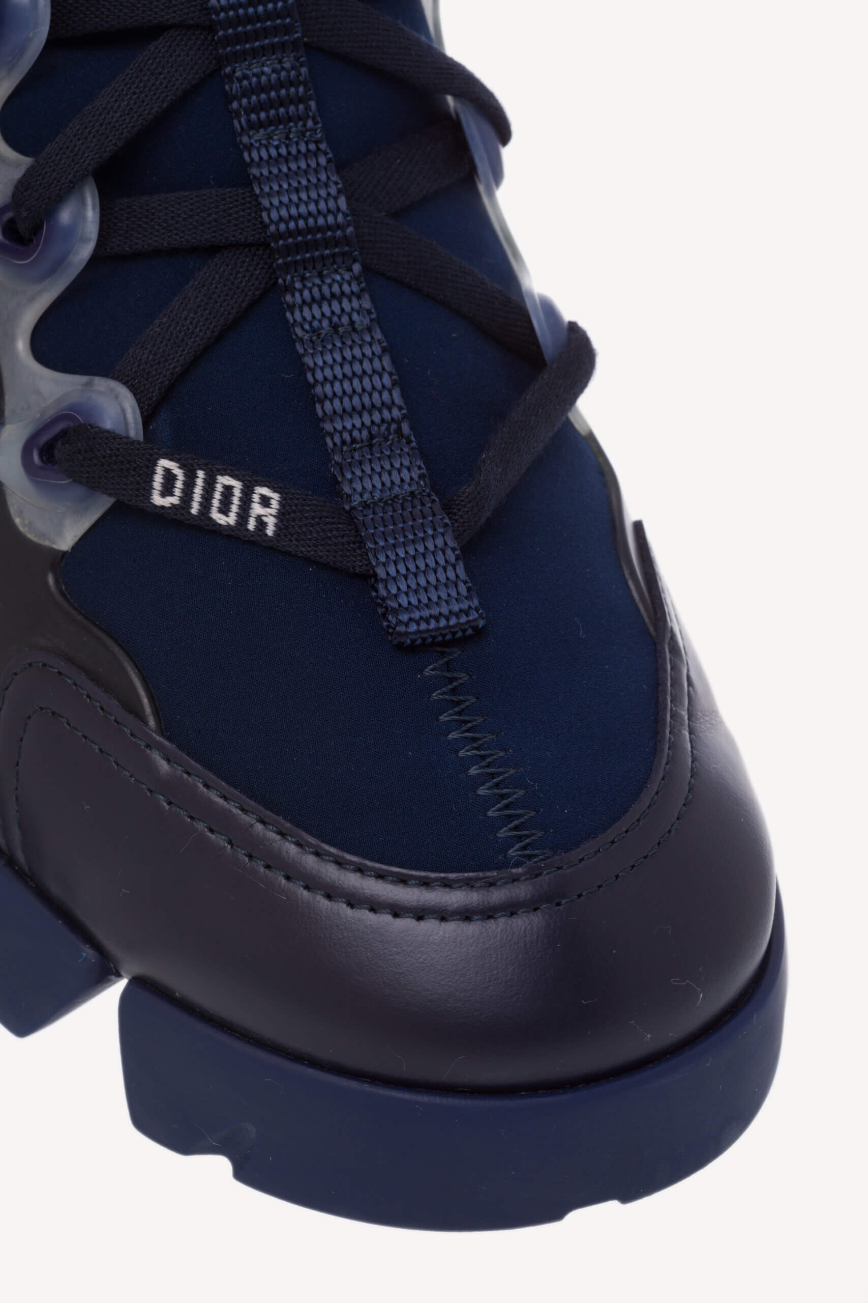 <span style="font-size: 10px; color: rgb(101, 101, 101);letter-spacing: .15em;">BEST DEAL</span><br><strong> DIOR </strong><br><div style="margin-top:10px; font-size:16px;"> Neoprene Rubber D-Connect Sneakers Indigo Blue 37 </div><br> - Image 9