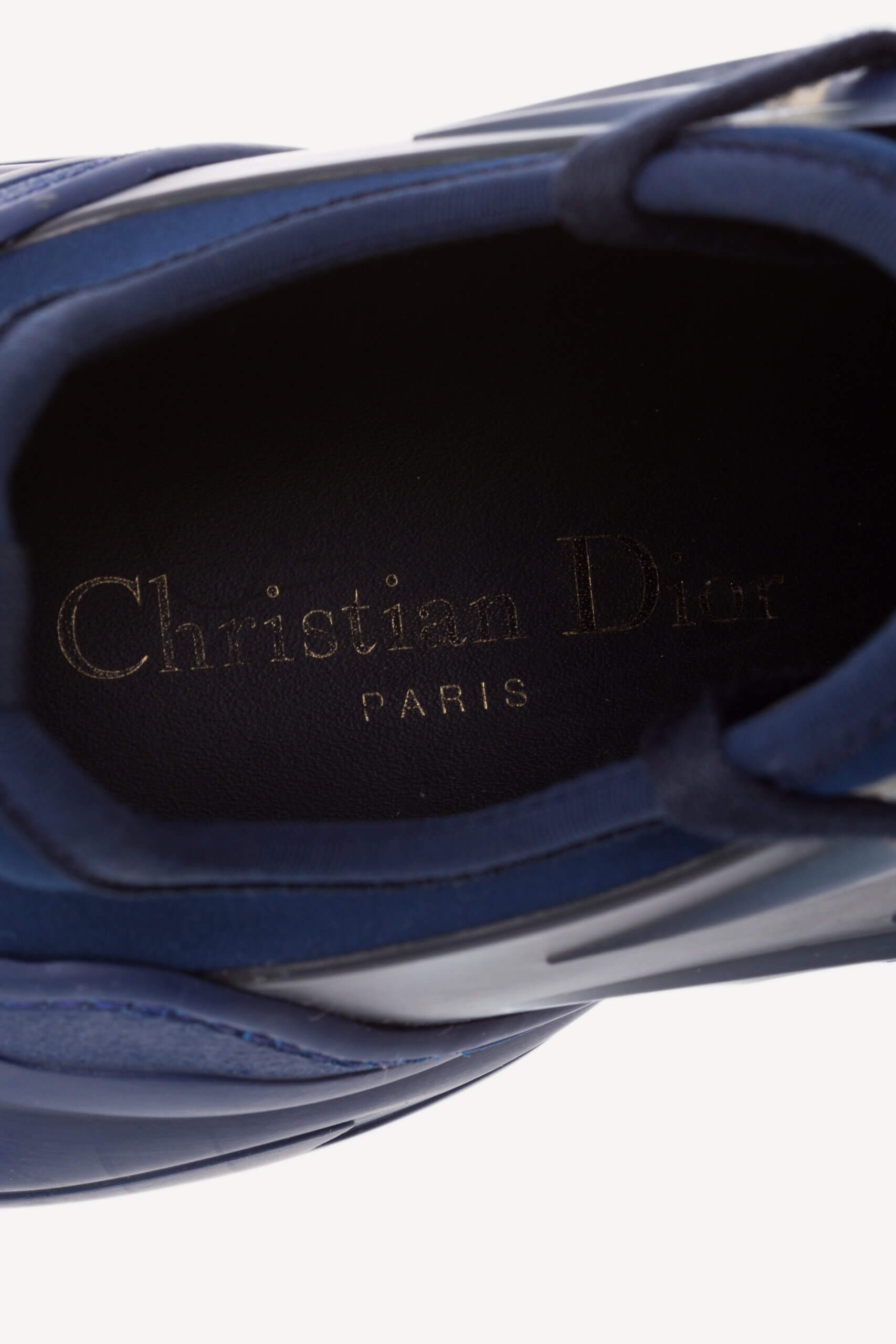 <span style="font-size: 10px; color: rgb(101, 101, 101);letter-spacing: .15em;">BEST DEAL</span><br><strong> DIOR </strong><br><div style="margin-top:10px; font-size:16px;"> Neoprene Rubber D-Connect Sneakers Indigo Blue 37 </div><br> - Image 11