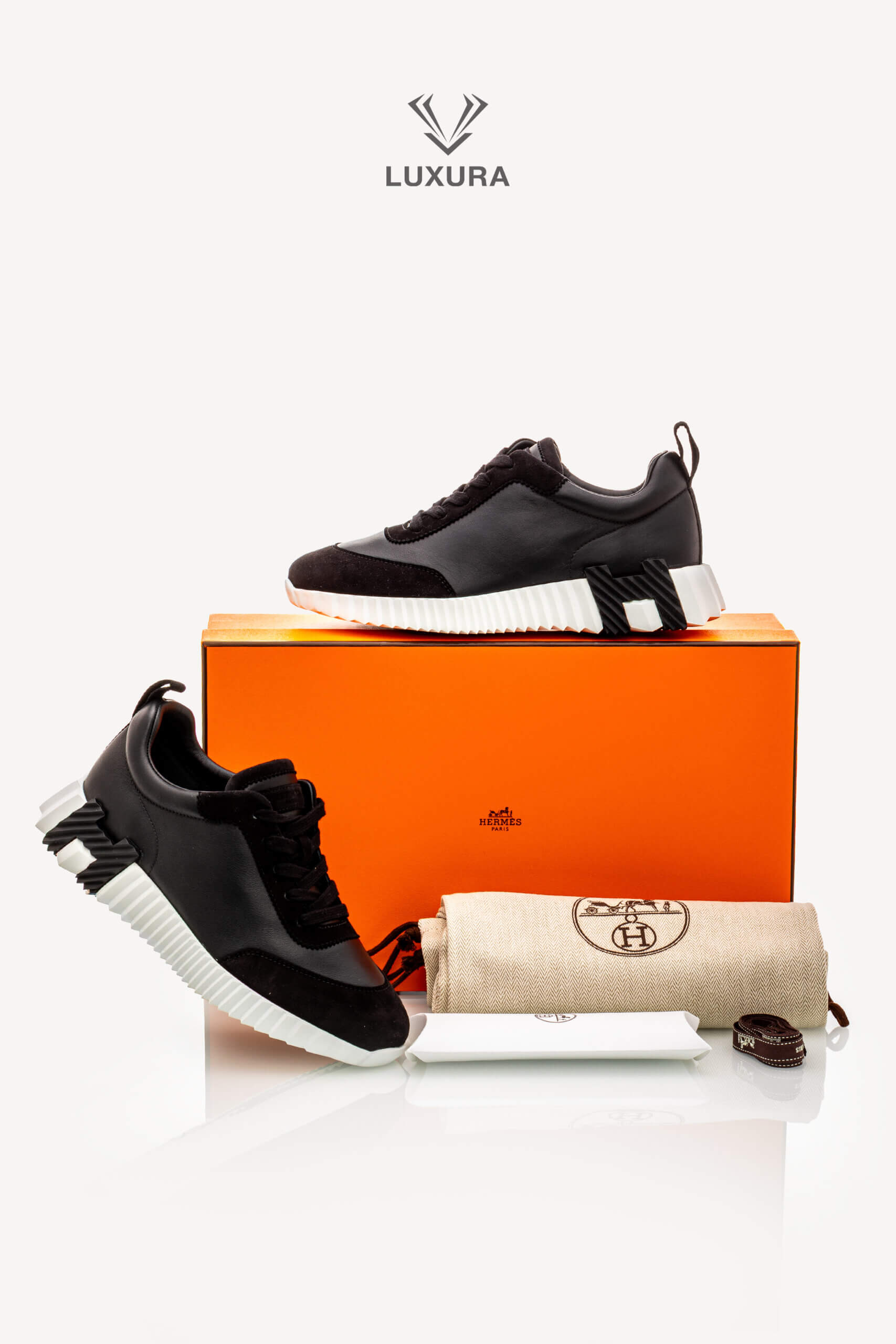 <span style="font-size: 10px;letter-spacing: .15em">HARD TO FIND</span><br> <strong>HERMES</strong><br> <div style="margin-top:10px;font-size:16px">Bouncing Sneaker Noir 37</div><br> - Image 6