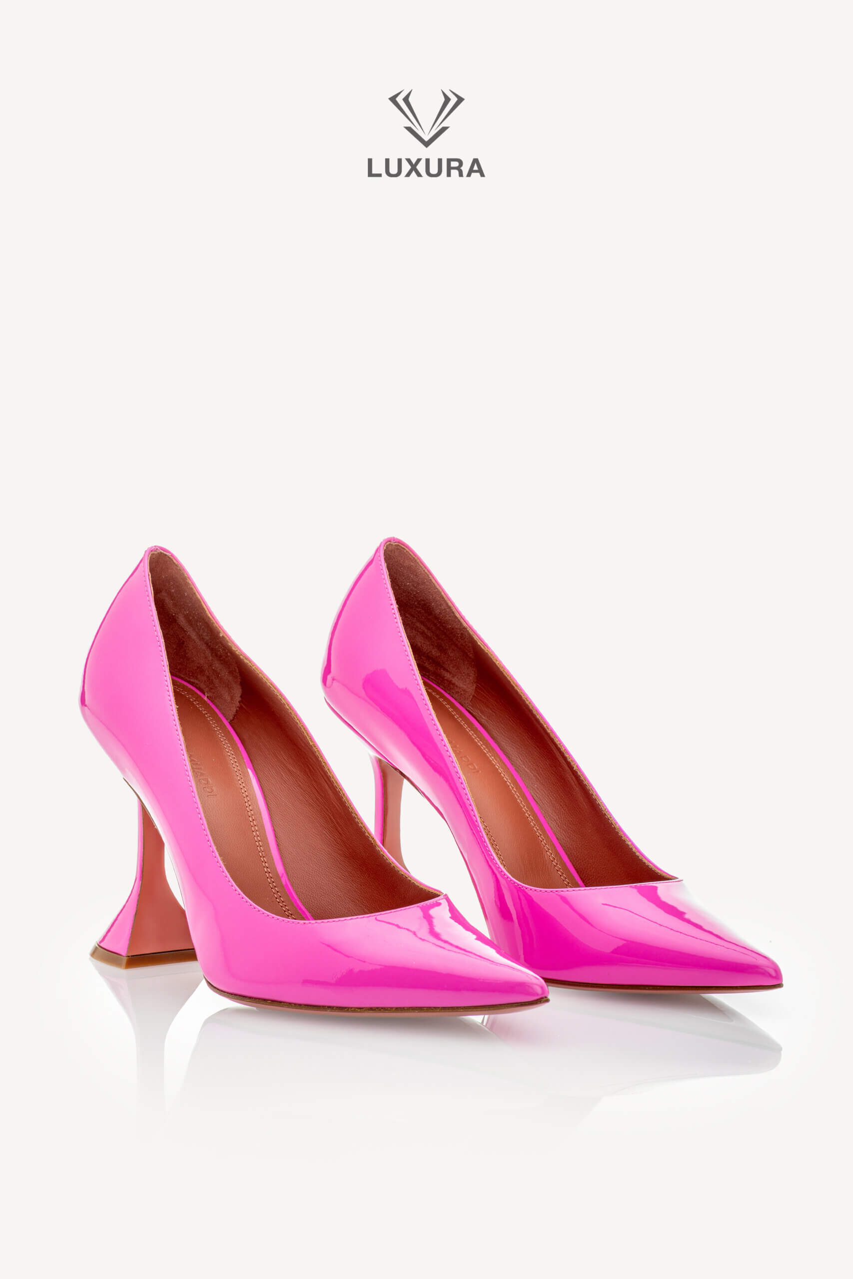 <span style="font-size: 10px; color: rgb(101, 101, 101);letter-spacing: .15em;">HARD TO FIND </span><br><strong> AMINA MUADDI </strong><br><div style="margin-top:10px; font-size:16px;">Pink Patent Leather Ami Pumps 37.5 ( true size 36.5 ) </div><br> - Image 3