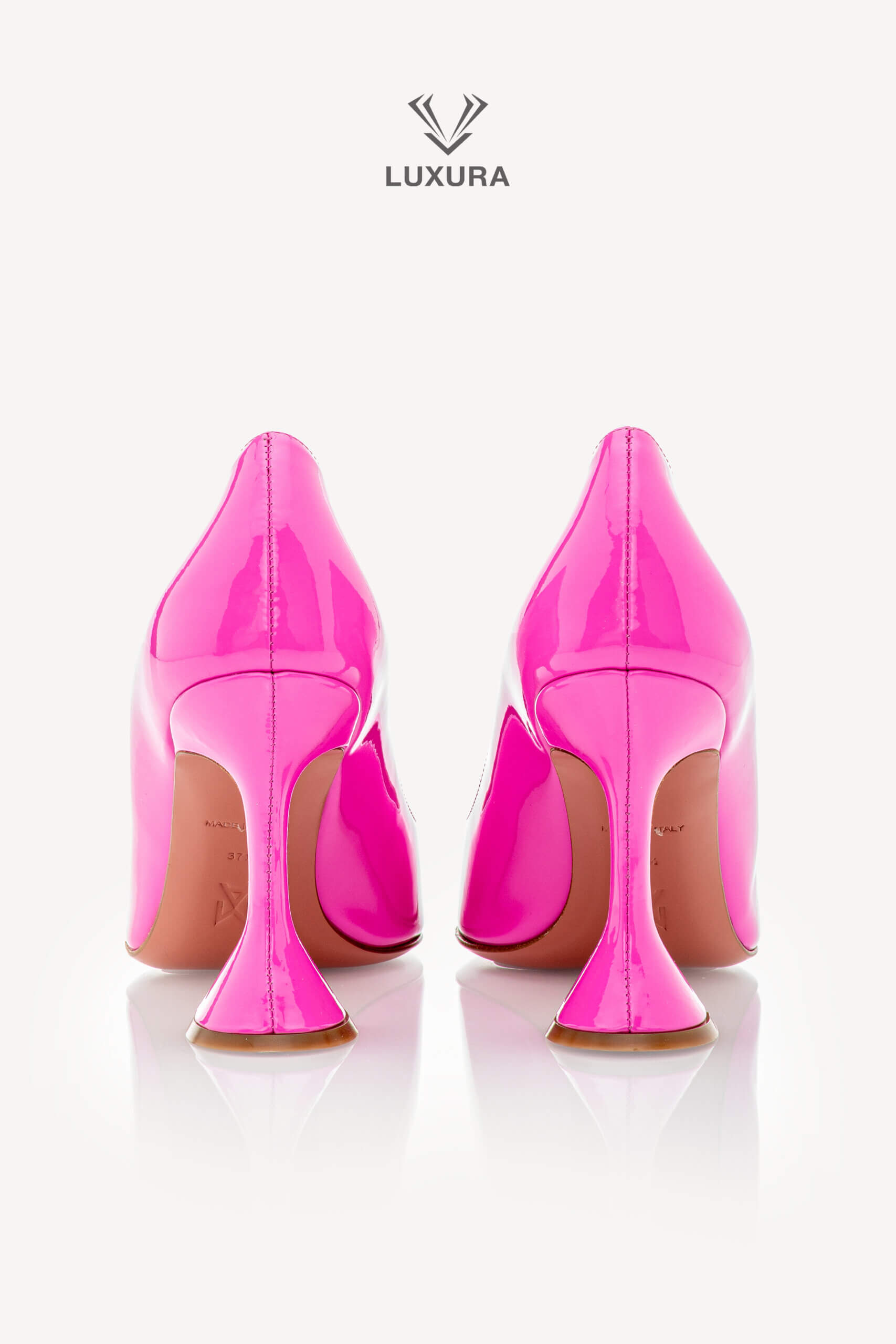 <span style="font-size: 10px; color: rgb(101, 101, 101);letter-spacing: .15em;">HARD TO FIND </span><br><strong> AMINA MUADDI </strong><br><div style="margin-top:10px; font-size:16px;">Pink Patent Leather Ami Pumps 37.5 ( true size 36.5 ) </div><br> - Image 7