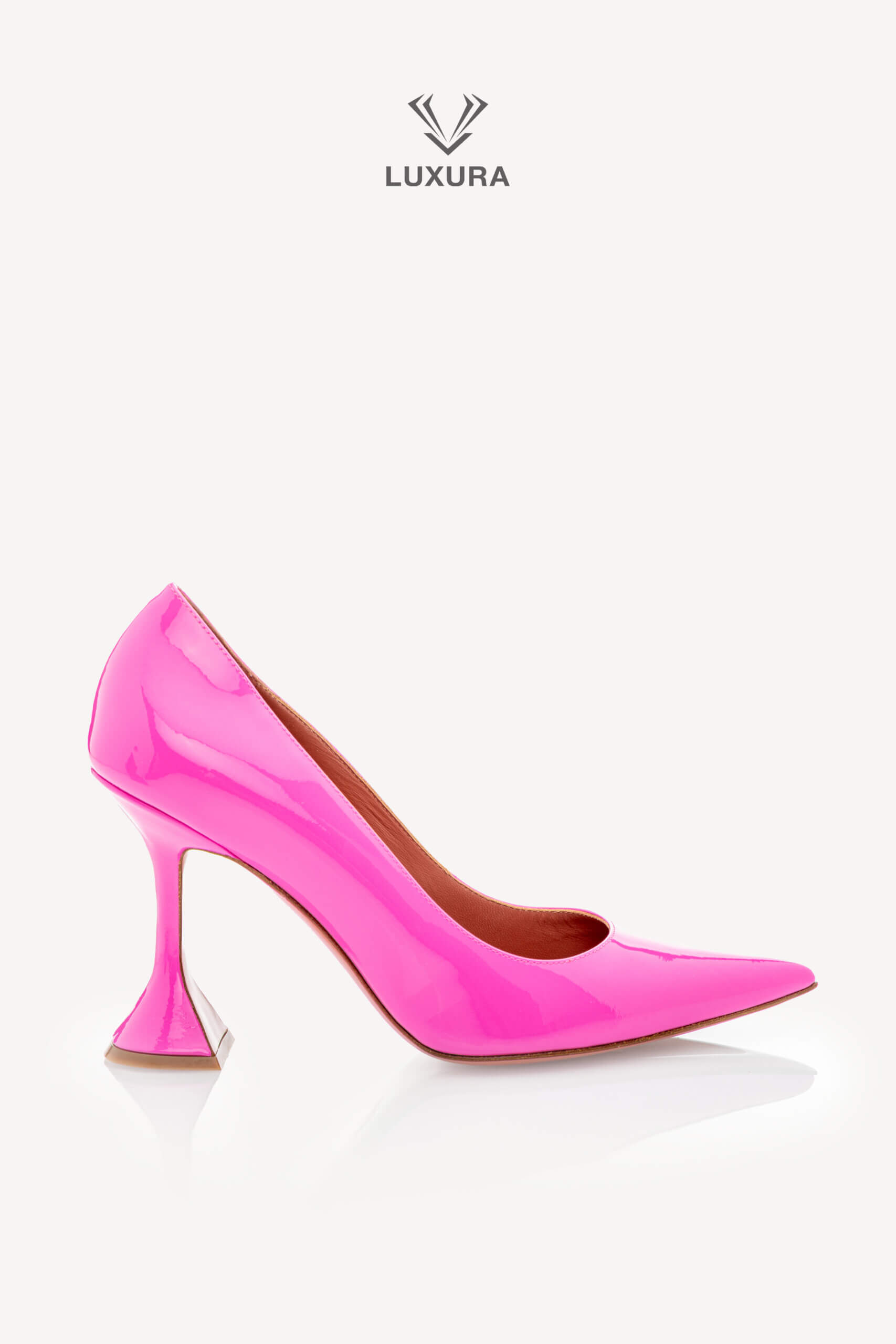 <span style="font-size: 10px; color: rgb(101, 101, 101);letter-spacing: .15em;">HARD TO FIND </span><br><strong> AMINA MUADDI </strong><br><div style="margin-top:10px; font-size:16px;">Pink Patent Leather Ami Pumps 37.5 ( true size 36.5 ) </div><br> - Image 9