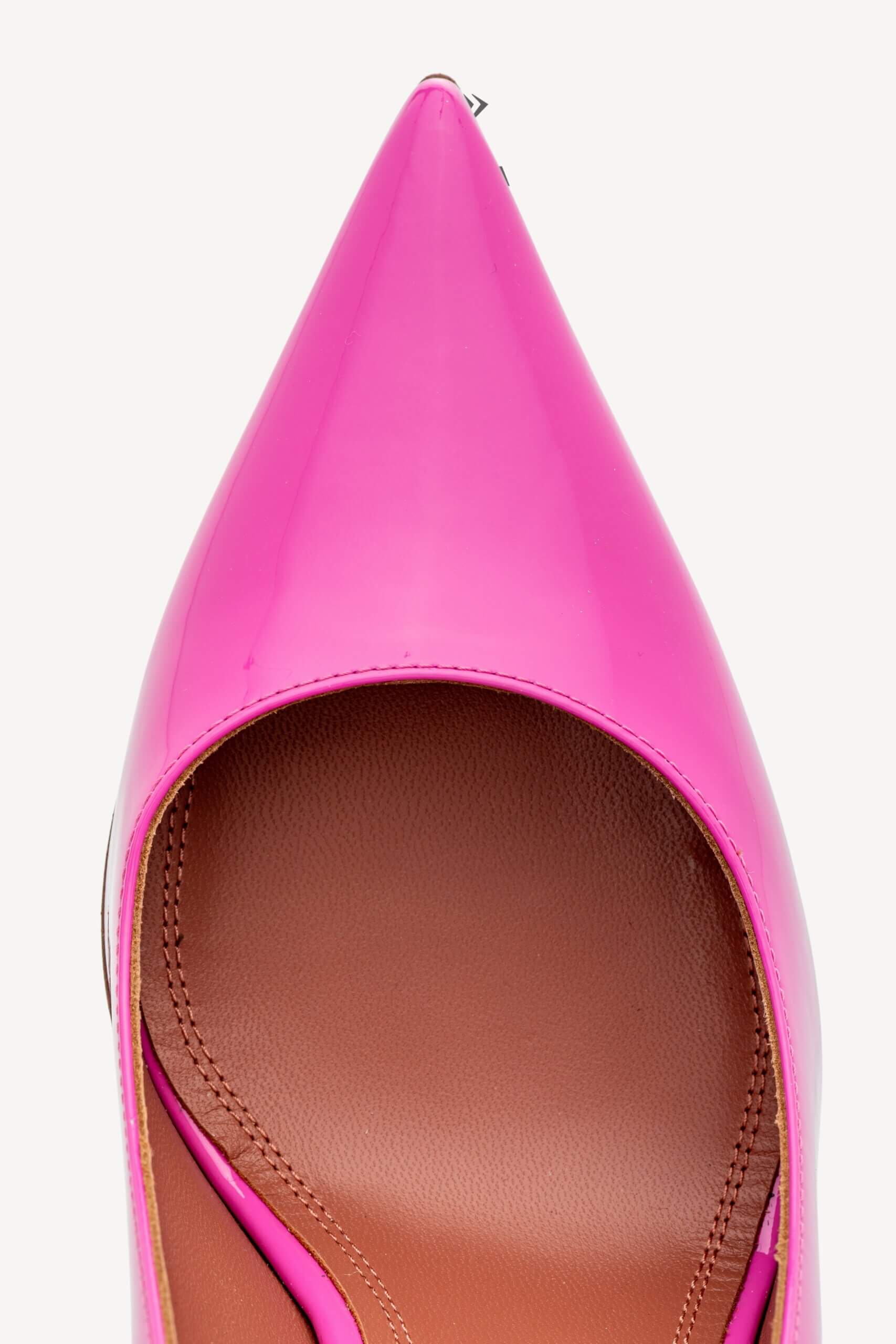 <span style="font-size: 10px; color: rgb(101, 101, 101);letter-spacing: .15em;">HARD TO FIND </span><br><strong> AMINA MUADDI </strong><br><div style="margin-top:10px; font-size:16px;">Pink Patent Leather Ami Pumps 37.5 ( true size 36.5 ) </div><br> - Image 15