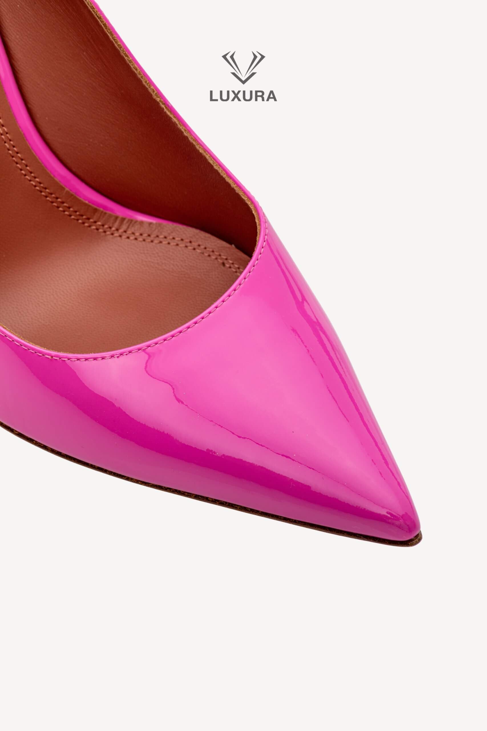 <span style="font-size: 10px; color: rgb(101, 101, 101);letter-spacing: .15em;">HARD TO FIND </span><br><strong> AMINA MUADDI </strong><br><div style="margin-top:10px; font-size:16px;">Pink Patent Leather Ami Pumps 37.5 ( true size 36.5 ) </div><br> - Image 20