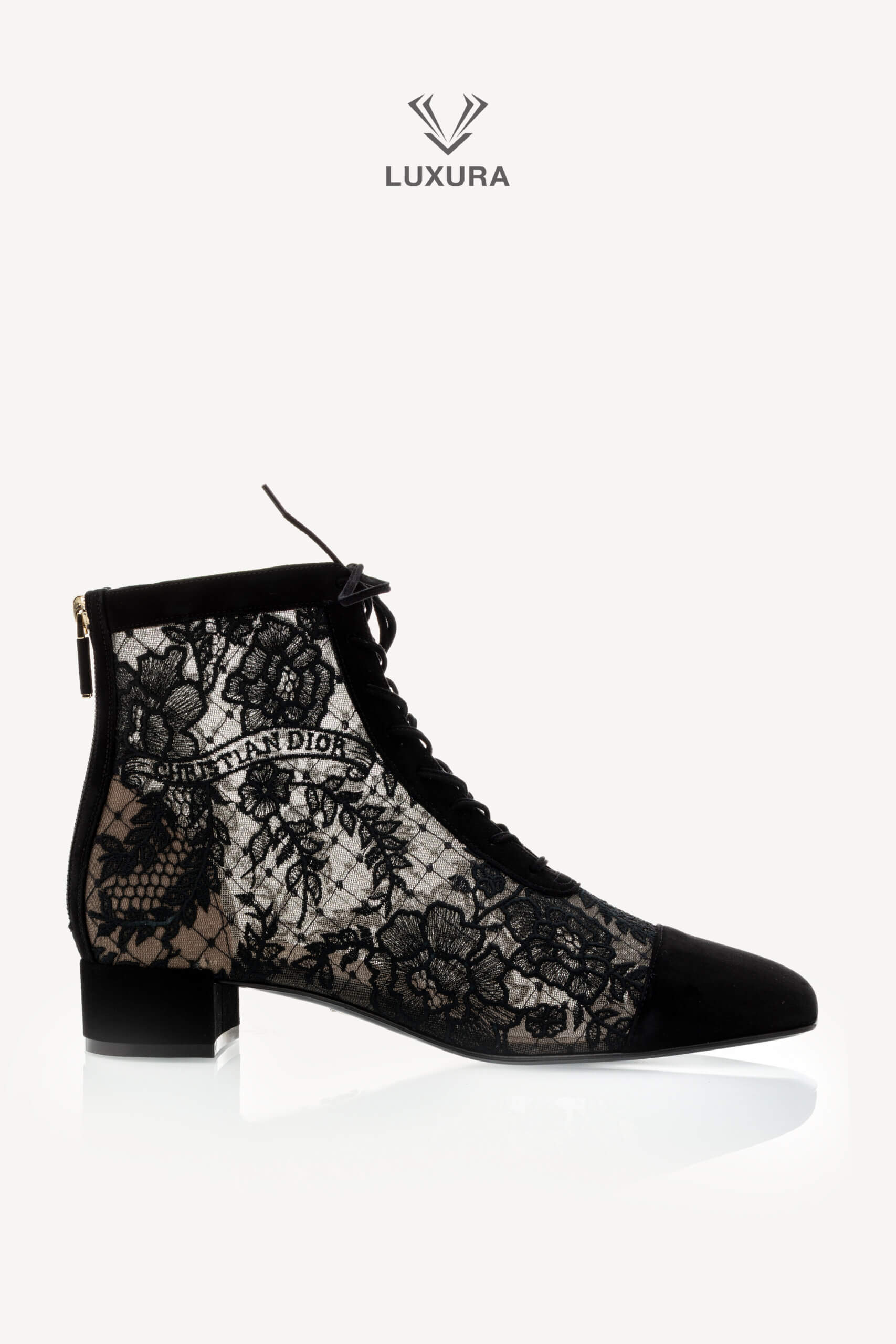 <span style="font-size: 10px;letter-spacing: .15em"></span><br> <strong>DIOR</strong><br> <div style="margin-top:10px;font-size:16px">Naughtily-D Heeled Ankle Boot Transparent Mesh with Black Dior Roses 38.5 </div><br> - Image 4