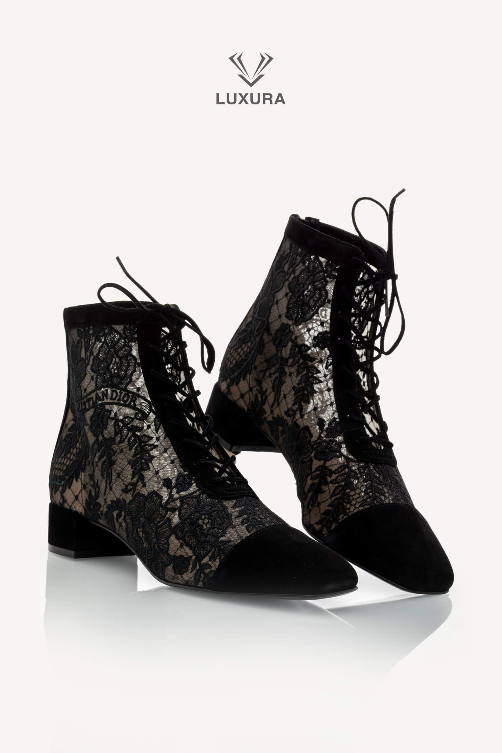 <span style="font-size: 10px;letter-spacing: .15em"></span><br> <strong>DIOR</strong><br> <div style="margin-top:10px;font-size:16px">Naughtily-D Heeled Ankle Boot Transparent Mesh with Black Dior Roses 38.5 </div><br> - Image 3