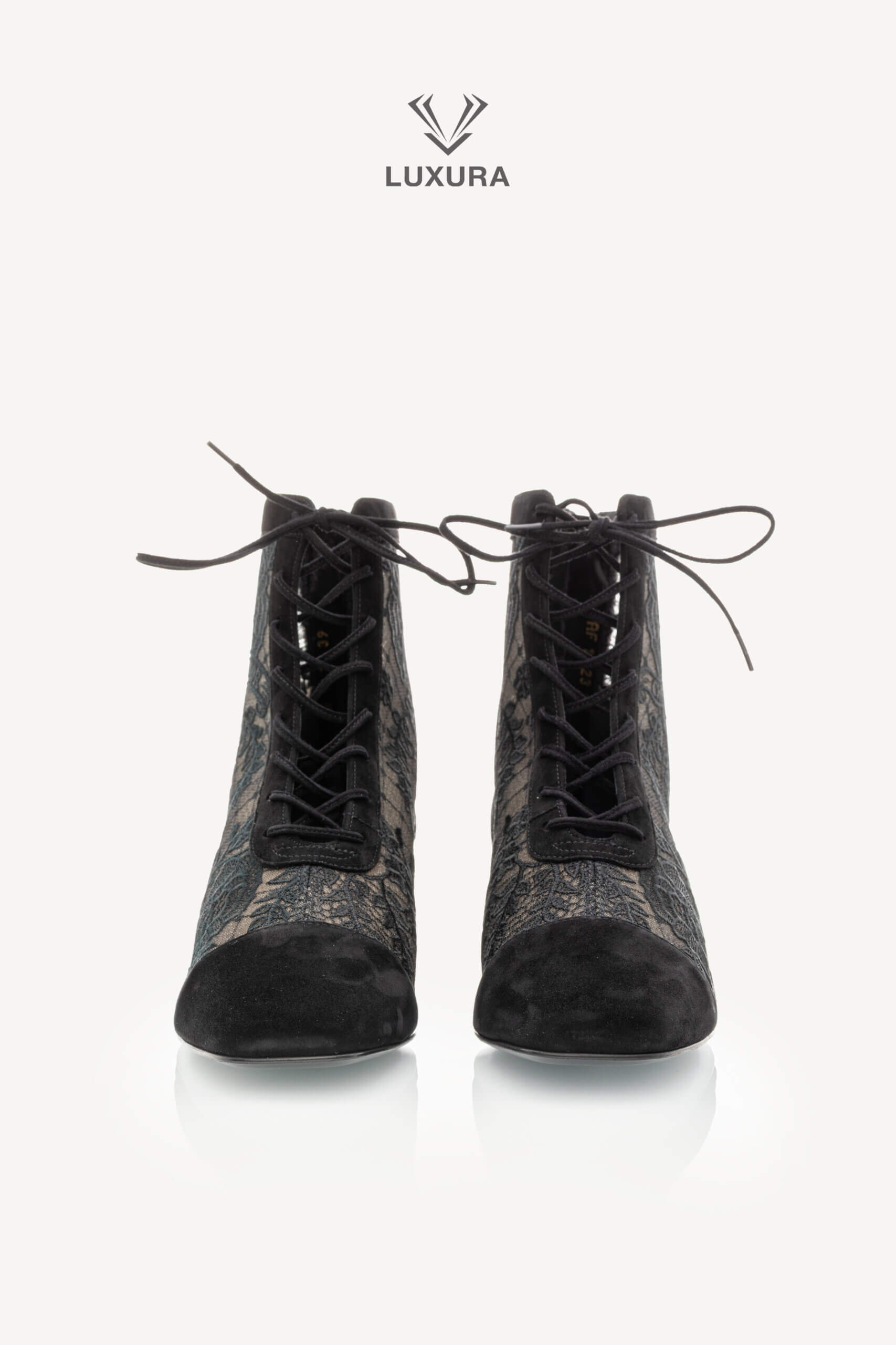 <span style="font-size: 10px;letter-spacing: .15em"></span><br> <strong>DIOR</strong><br> <div style="margin-top:10px;font-size:16px">Naughtily-D Heeled Ankle Boot Transparent Mesh with Black Dior Roses 38.5 </div><br> - Image 7