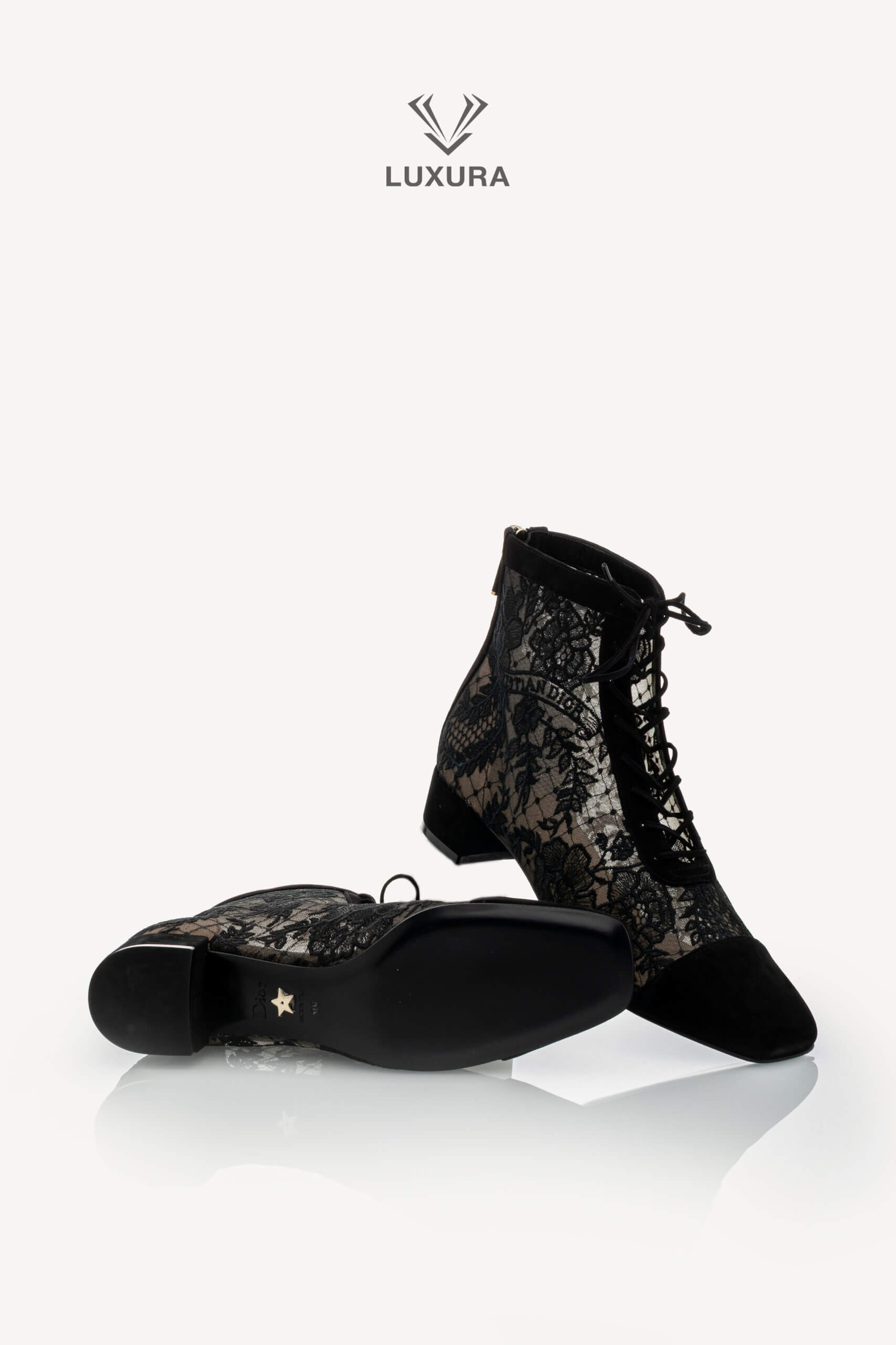 <span style="font-size: 10px;letter-spacing: .15em"></span><br> <strong>DIOR</strong><br> <div style="margin-top:10px;font-size:16px">Naughtily-D Heeled Ankle Boot Transparent Mesh with Black Dior Roses 38.5 </div><br> - Image 25