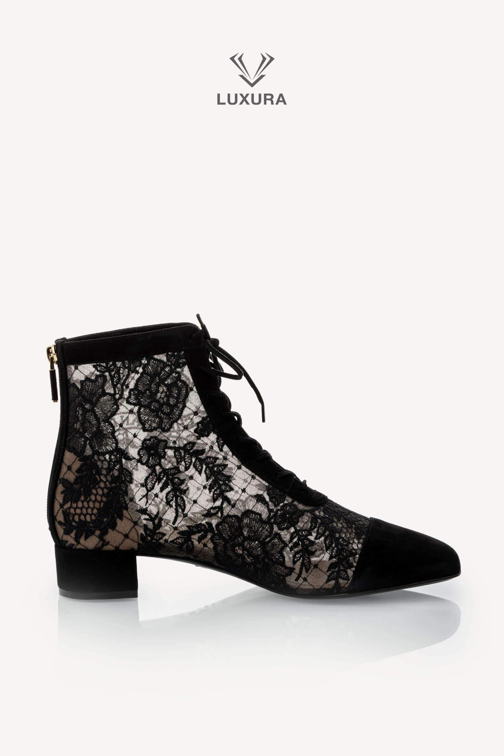 <span style="font-size: 10px;letter-spacing: .15em"></span><br> <strong>DIOR</strong><br> <div style="margin-top:10px;font-size:16px">Naughtily-D Heeled Ankle Boot Transparent Mesh with Black Dior Roses 38.5 </div><br> - Image 6