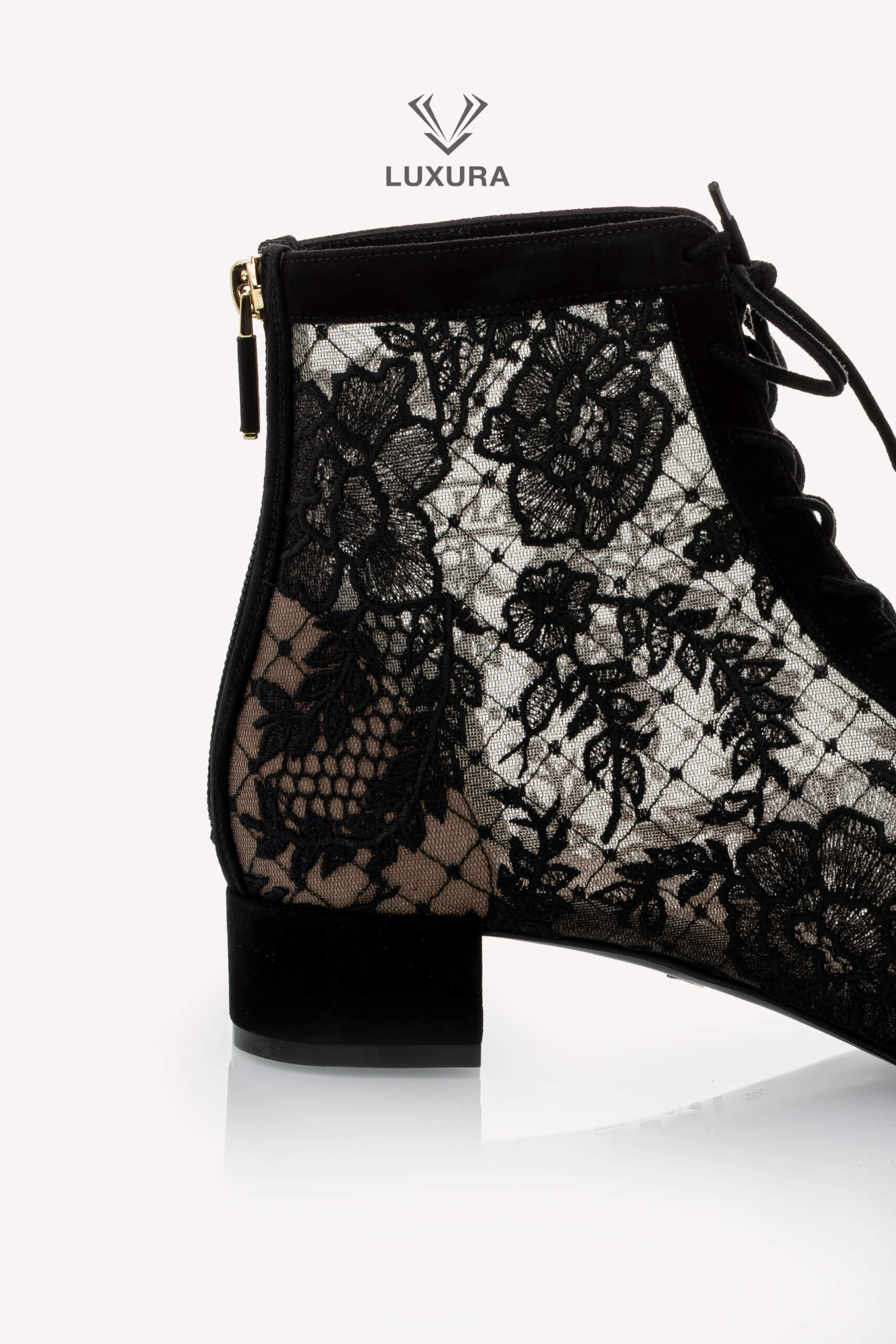 <span style="font-size: 10px;letter-spacing: .15em"></span><br> <strong>DIOR</strong><br> <div style="margin-top:10px;font-size:16px">Naughtily-D Heeled Ankle Boot Transparent Mesh with Black Dior Roses 38.5 </div><br> - Image 10