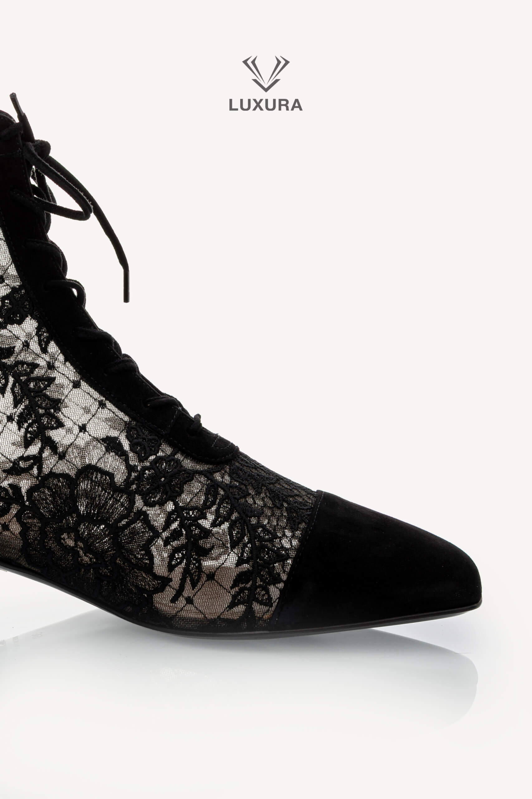 <span style="font-size: 10px;letter-spacing: .15em"></span><br> <strong>DIOR</strong><br> <div style="margin-top:10px;font-size:16px">Naughtily-D Heeled Ankle Boot Transparent Mesh with Black Dior Roses 38.5 </div><br> - Image 11