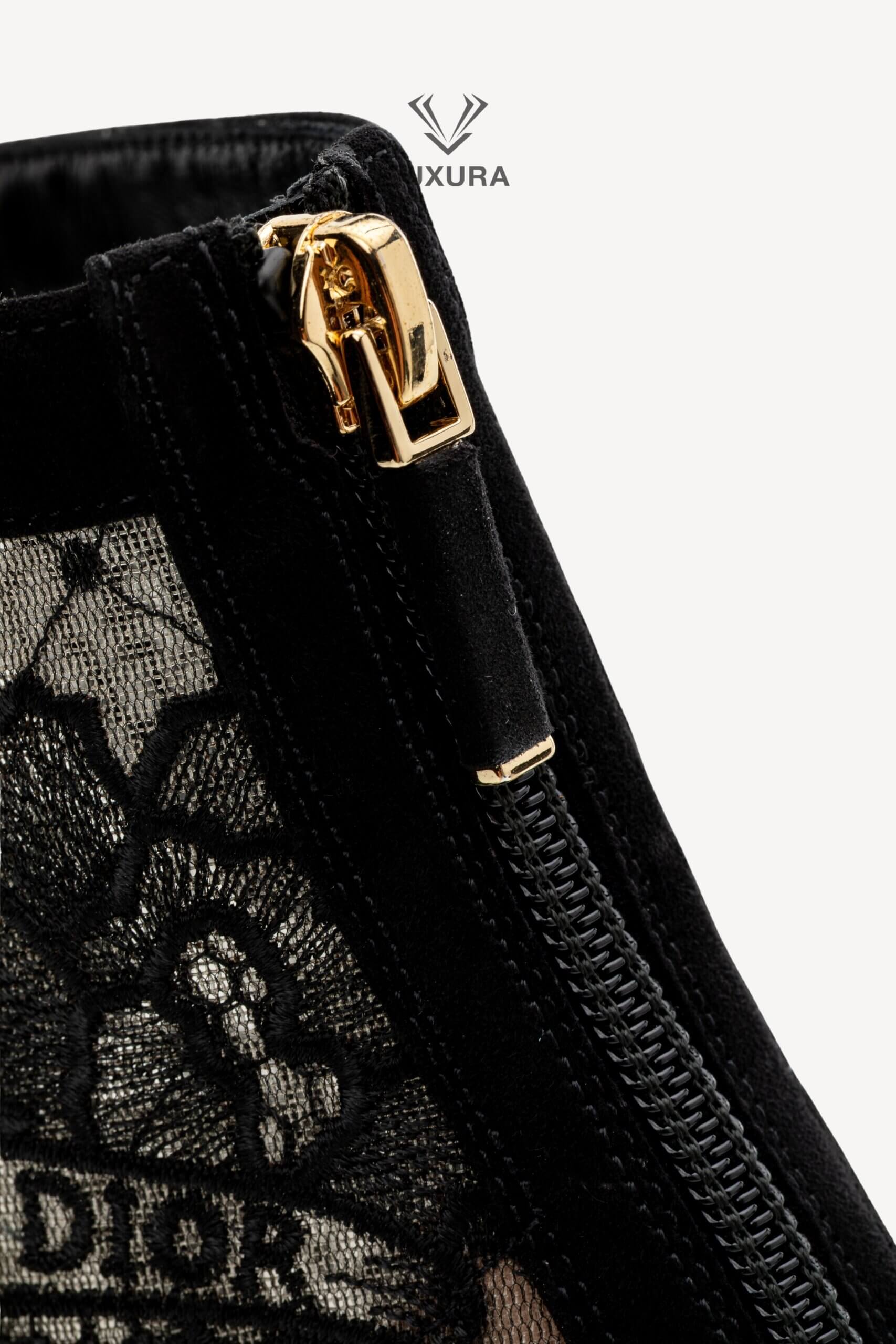 <span style="font-size: 10px;letter-spacing: .15em"></span><br> <strong>DIOR</strong><br> <div style="margin-top:10px;font-size:16px">Naughtily-D Heeled Ankle Boot Transparent Mesh with Black Dior Roses 38.5 </div><br> - Image 17