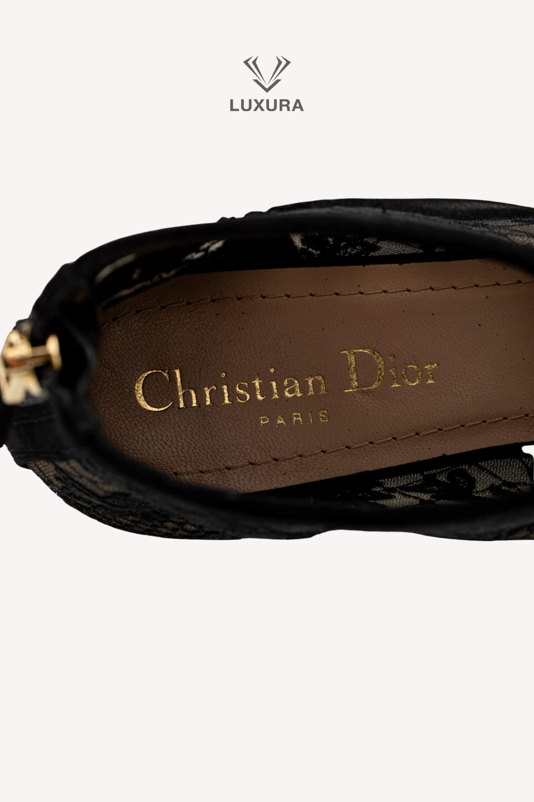 <span style="font-size: 10px;letter-spacing: .15em"></span><br> <strong>DIOR</strong><br> <div style="margin-top:10px;font-size:16px">Naughtily-D Heeled Ankle Boot Transparent Mesh with Black Dior Roses 38.5 </div><br> - Image 21