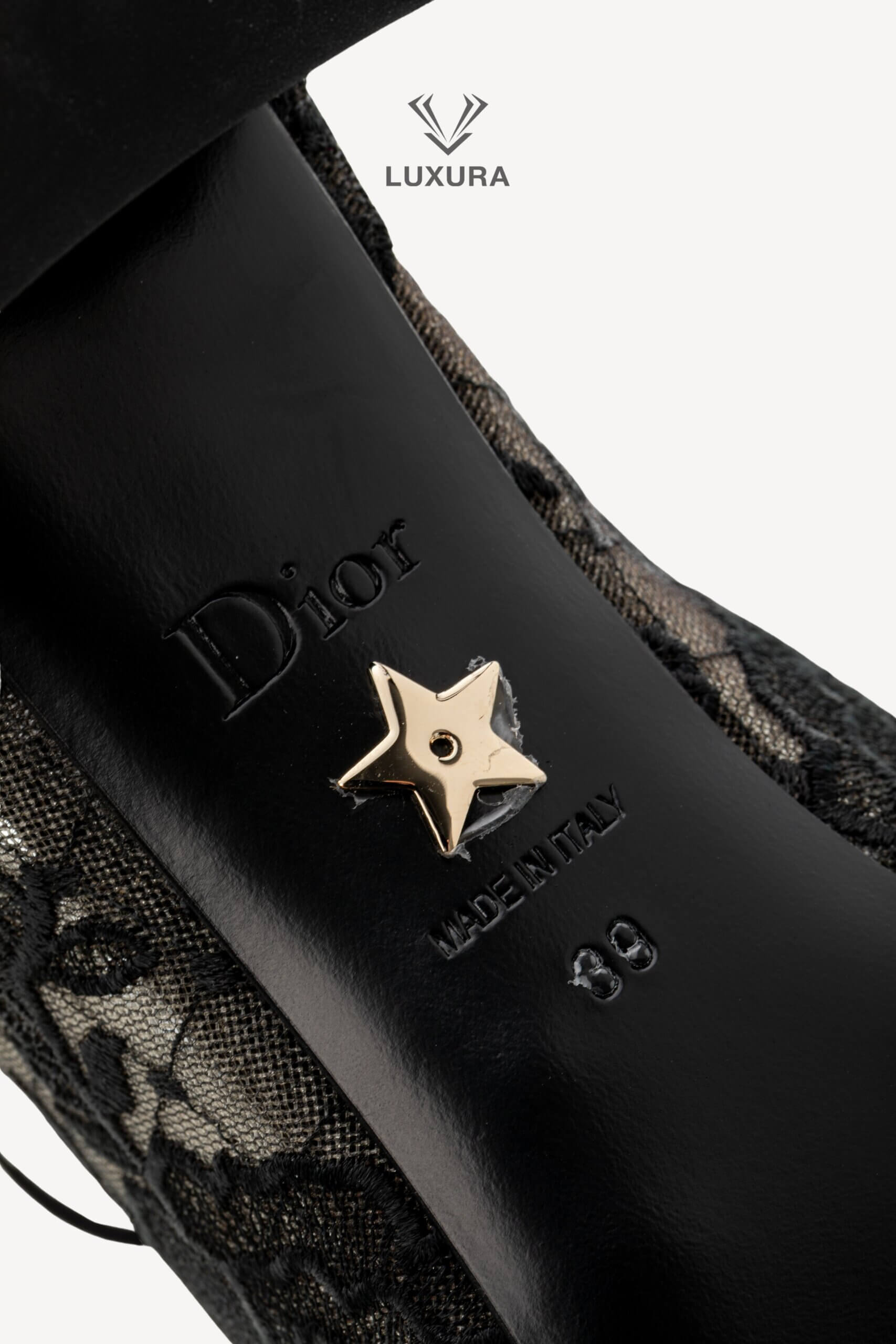<span style="font-size: 10px;letter-spacing: .15em"></span><br> <strong>DIOR</strong><br> <div style="margin-top:10px;font-size:16px">Naughtily-D Heeled Ankle Boot Transparent Mesh with Black Dior Roses 38.5 </div><br> - Image 24
