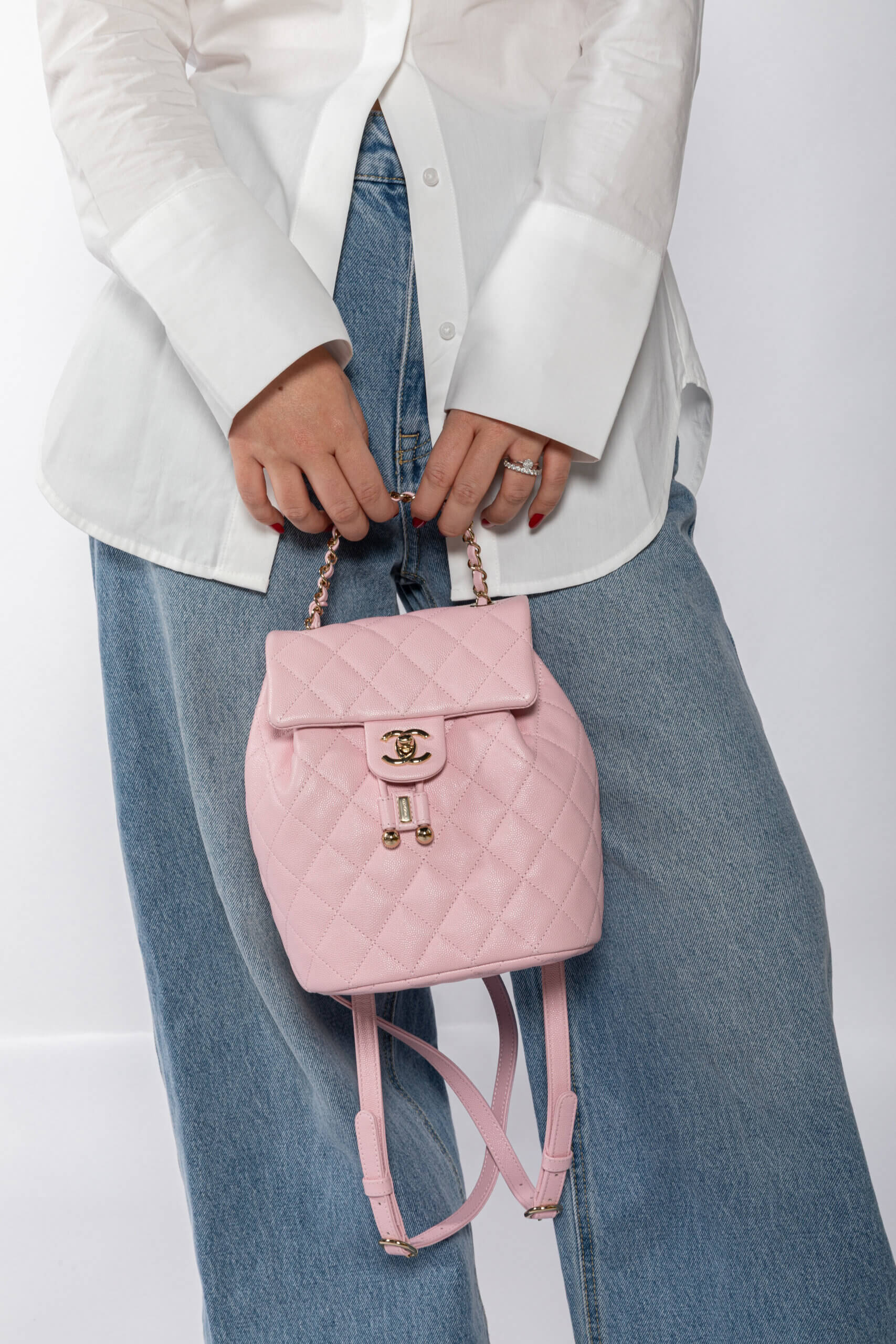 <span style="font-size: 10px;letter-spacing: .15em">NEW COLLECTION</span><br> <strong>CHANEL</strong><br> <div style="margin-top:10px;font-size:16px">Caviar Quilted Small Urban Spirit Backpack Pink</div><br> - Image 4