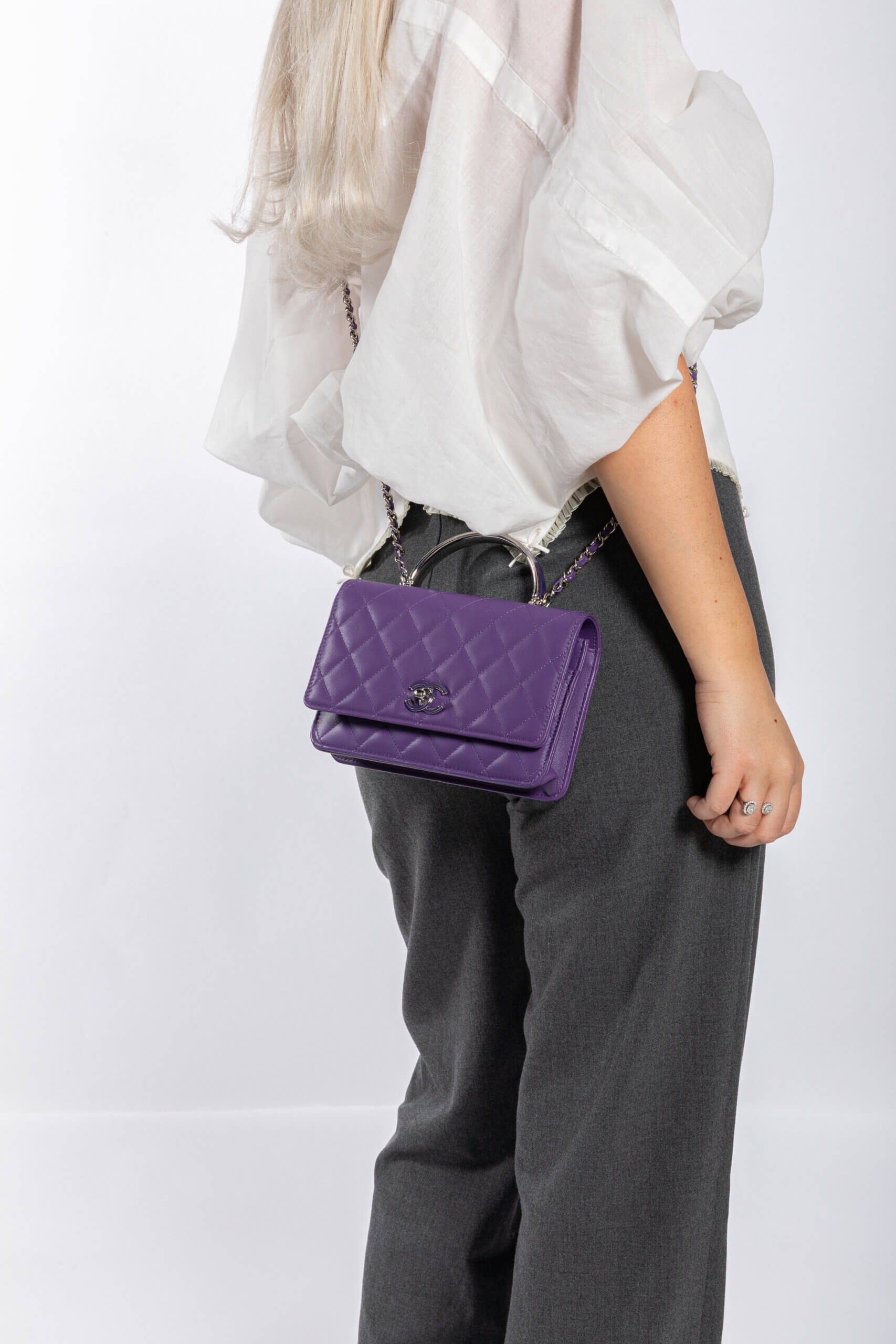 <span style="font-size: 10px;letter-spacing: .15em">HARD TO FIND</span><br> <strong>CHANEL</strong><br> <div style="margin-top:10px;font-size:16px">Top Handle Wallet On Chain Purple Lambskin Silver Hardware</div><br> - Image 2