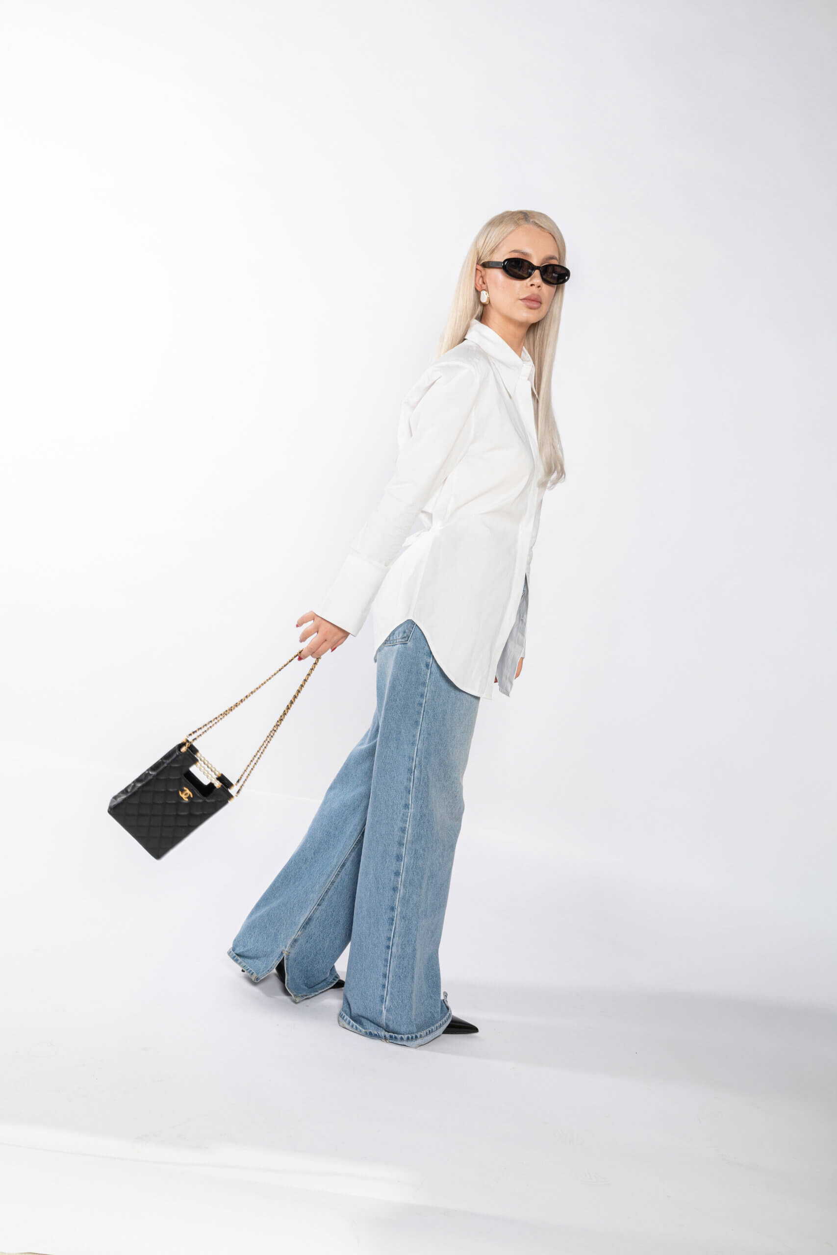 <span style="font-size: 10px;letter-spacing: .15em">HARD TO FIND</span><br> <strong>CHANEL</strong><br> <div style="margin-top:10px;font-size:16px">Lambskin Matelasse Pearl Handle Chain Shoulder Bag Black</div><br> - Image 8