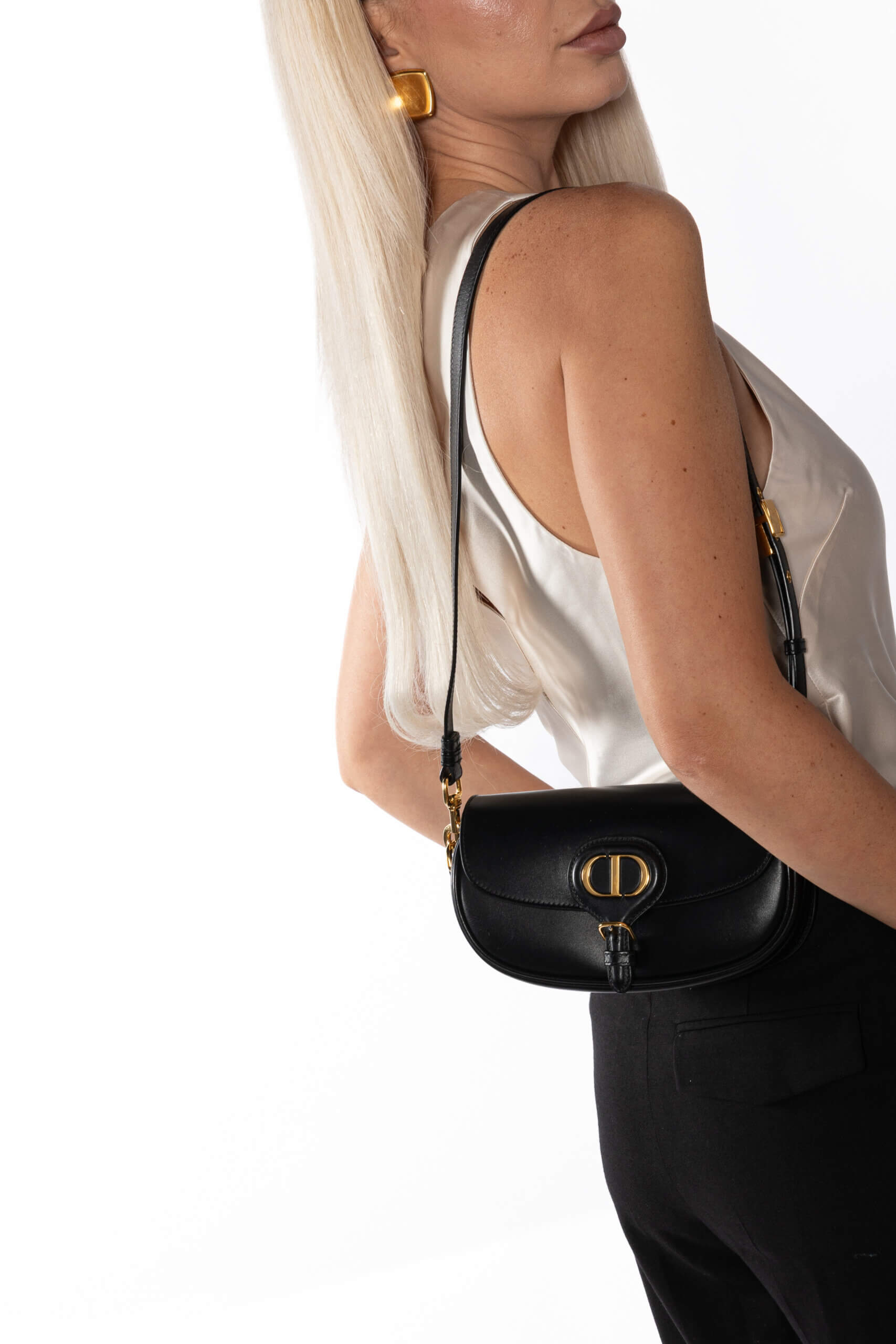 <span style="font-size: 10px;letter-spacing: .15em">HARD TO FIND</span><br><strong>CHRISTIAN DIOR</strong><br><div style="margin-top:10px;font-size:16px">Bobby East-West Bag Grained Calfskin Black</div><br> - Image 3