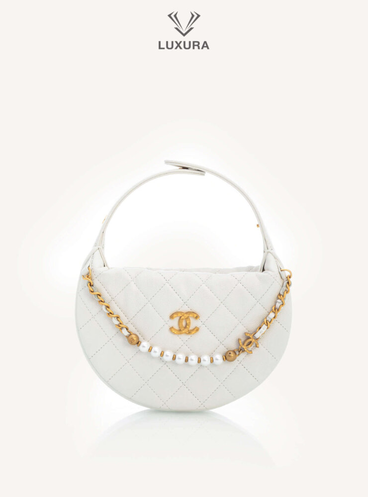 Chanel_Shiny_Caviar_Quilted_Bow_Pouch_Hobo_White_1_1-scaled