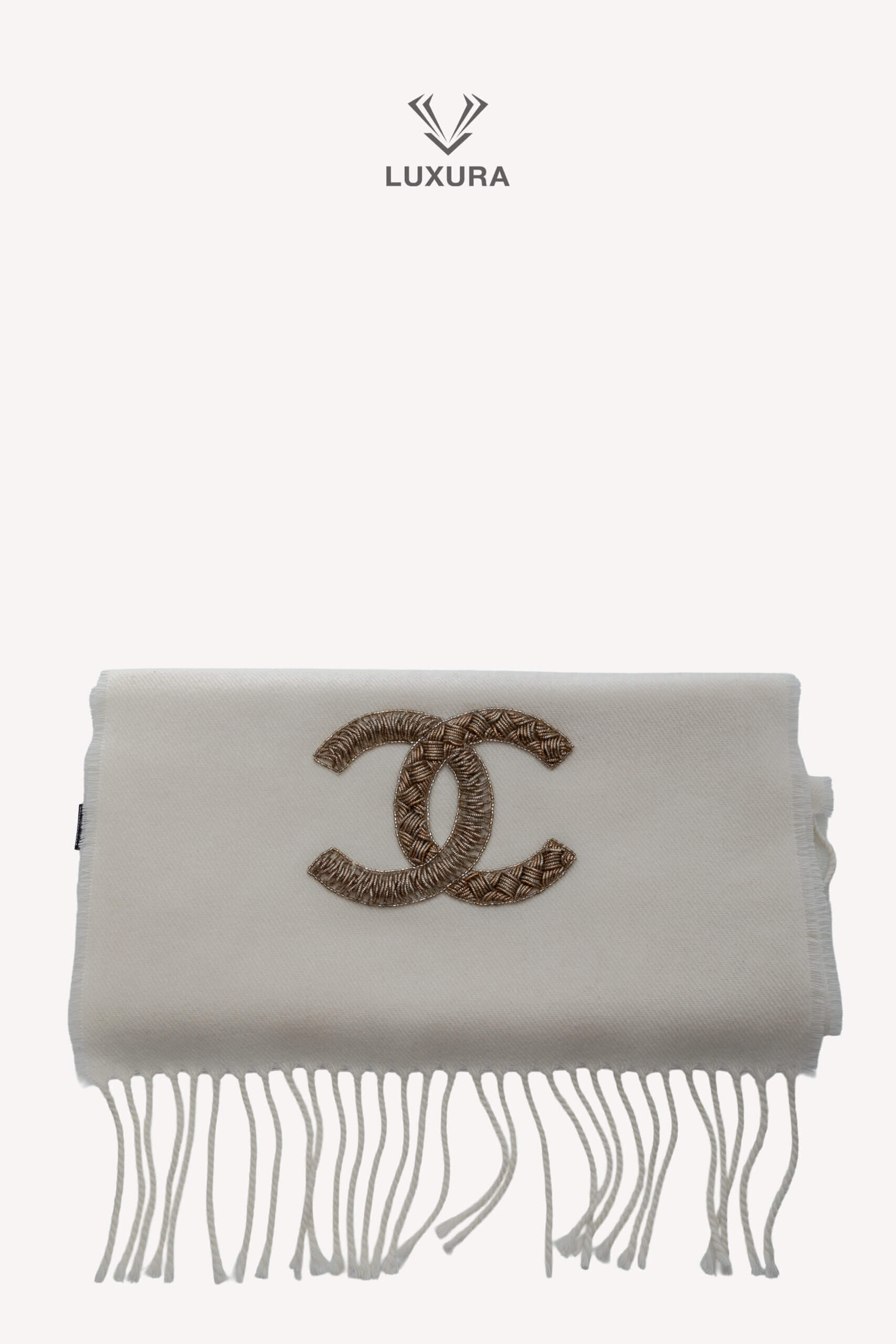 CHANEL White Cashmere and wool blend scarf with a Gold -Sequined CC Logo - Image 2