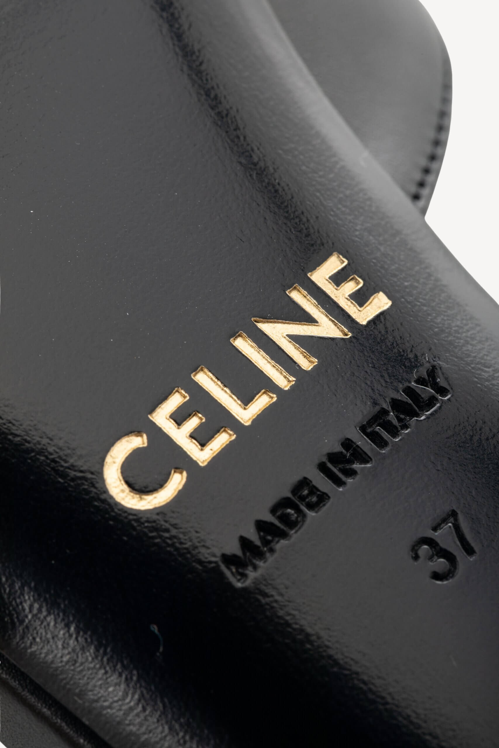 <span style="font-size: 10px;letter-spacing: .15em">NEW COLLECTION</span><br> <strong>CELINE</strong><br> <div style="margin-top:10px;font-size:16px">Kitten T-Bar Strap Pumps in Calfskin Black 37 ( true size 37.5 )</div><br> - Image 26