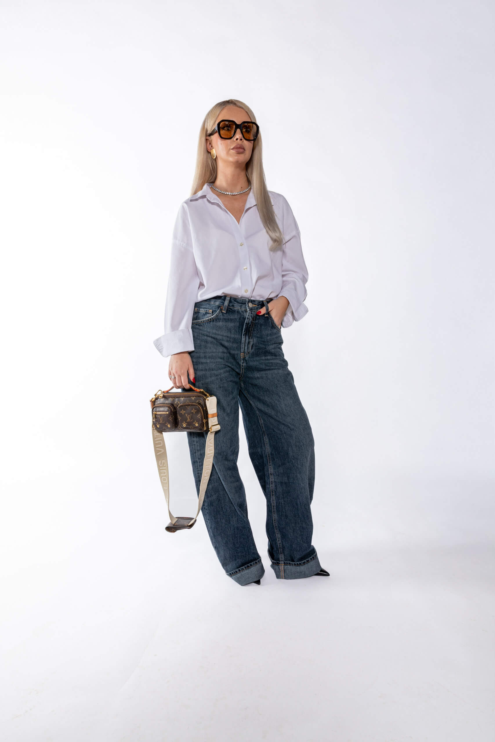 <span style="font-size: 10px;letter-spacing: .15em">HARD TO FIND</span><br> <strong>LOUIS VUITTON</strong><br> <div style="margin-top:10px;font-size:16px">Monogram Utility Crossbody</div><br> - Image 27