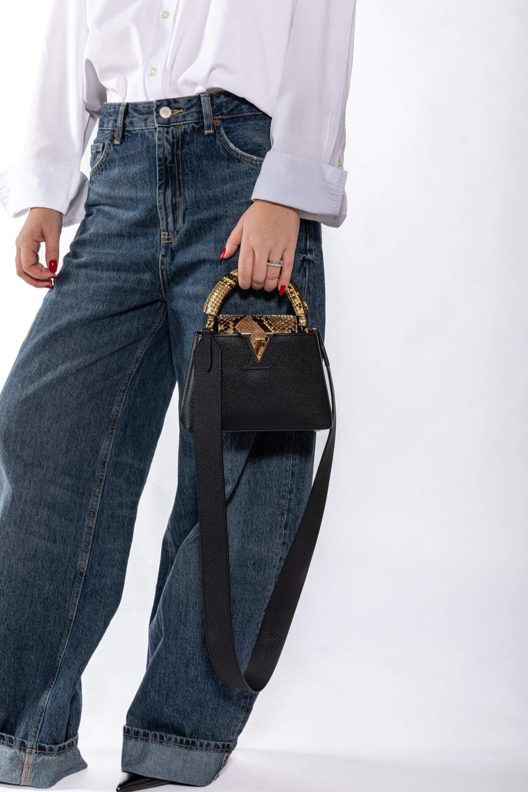 <span style="font-size: 10px;letter-spacing: .15em">HARD TO FIND</span><br> <strong>LOUIS VUITTON</strong><br> <div style="margin-top:10px;font-size:16px">Taurillon Leather and Snakeskin Capucines Mini Bag N96467</div><br> - Image 5
