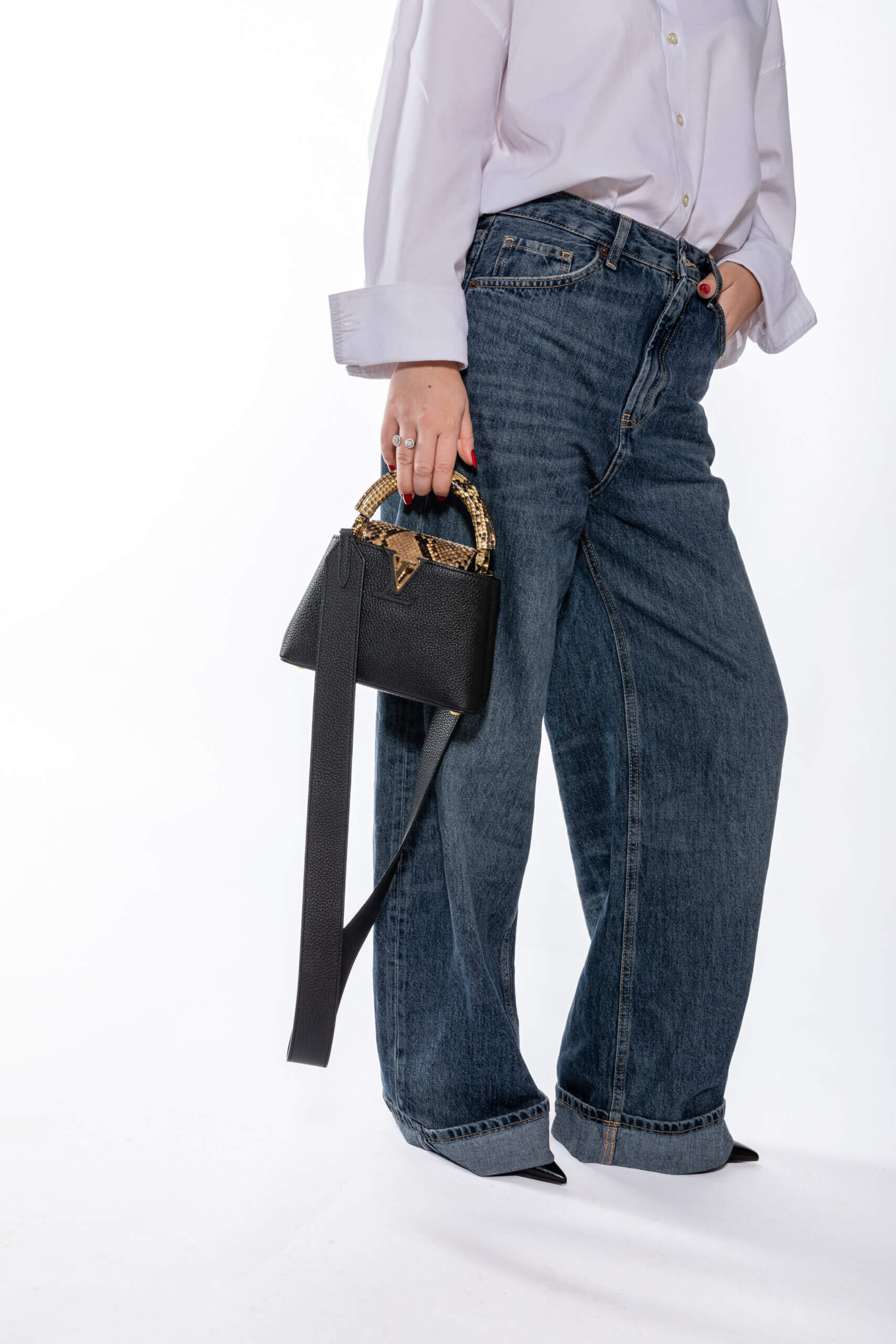 <span style="font-size: 10px;letter-spacing: .15em">HARD TO FIND</span><br> <strong>LOUIS VUITTON</strong><br> <div style="margin-top:10px;font-size:16px">Taurillon Leather and Snakeskin Capucines Mini Bag N96467</div><br> - Image 8