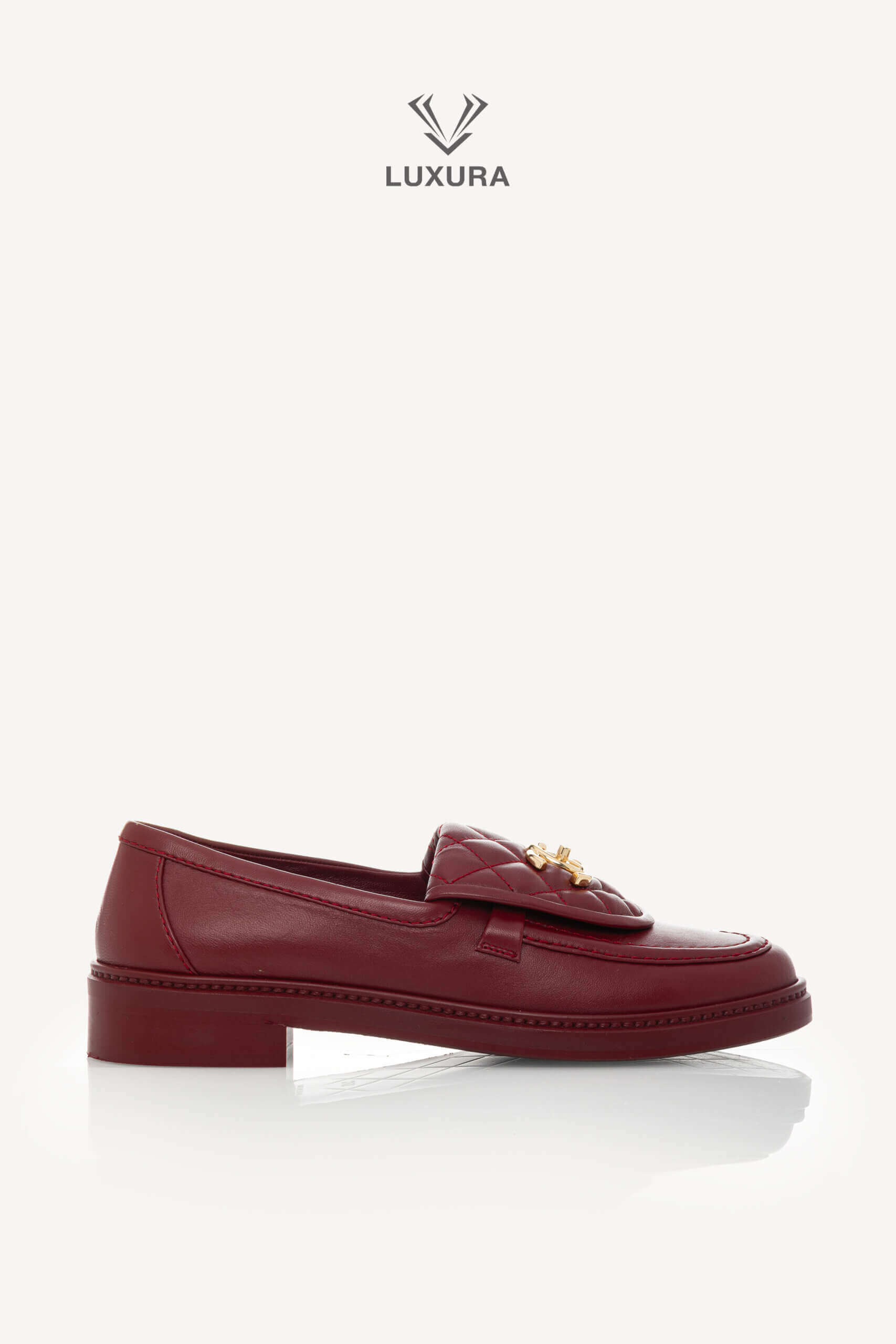 <span style="font-size: 10px;letter-spacing: .15em">HARD TO FIND</span><br> <strong>CHANEL</strong><br> <div style="margin-top:10px;font-size:16px">Crumpled Lambskin Quilted CC Turnlock Moccasins Burgundy 37C</div><br>