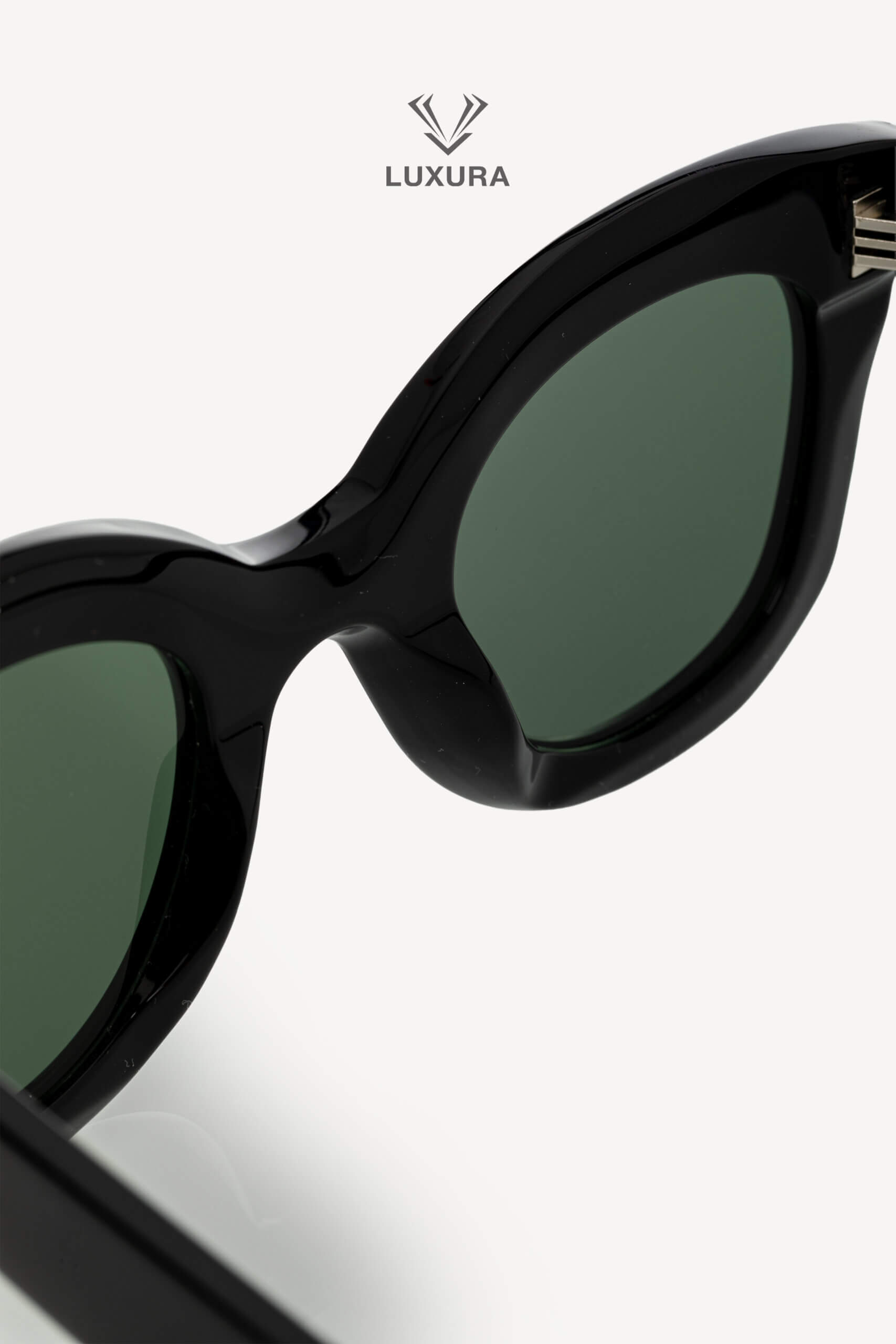 <span style="font-size: 10px; color: rgb(101, 101, 101);letter-spacing: .15em;"> HARD TO FIND</span><br><strong> CELINE </strong><br><div style="margin-top:10px; font-size:16px;"> CL4005IN Black Sunglasses </div><br> - Image 8