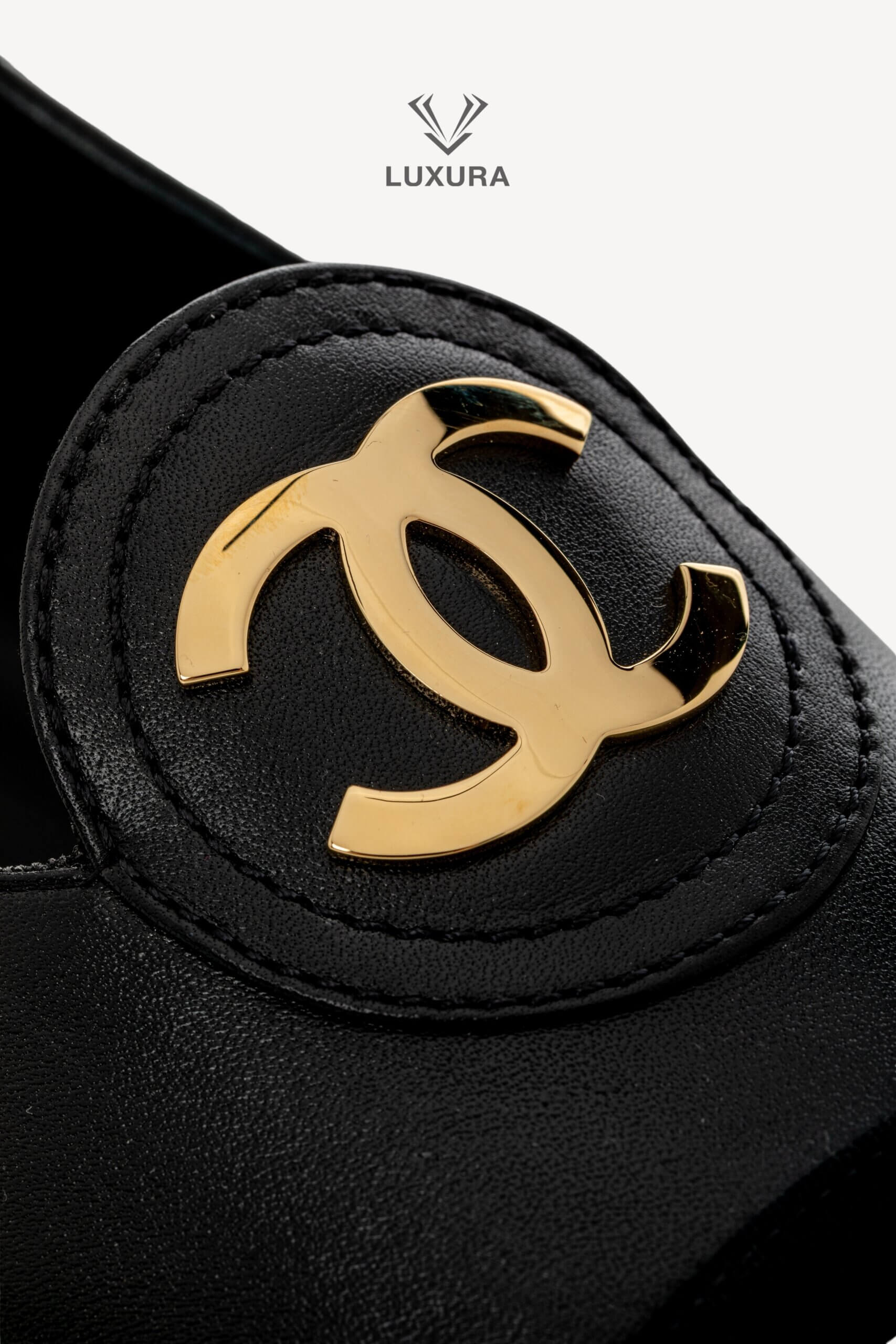 <span style="font-size: 10px; color: rgb(101, 101, 101);letter-spacing: .15em;">NEW COLLECTION</span><br><strong> CHANEL </strong><br><div style="margin-top:10px; font-size:16px;"> Spring Summer 2026 Pre-Collection Loafers Calfskin Grosgrain Black & Black 39 </div><br> - Image 10