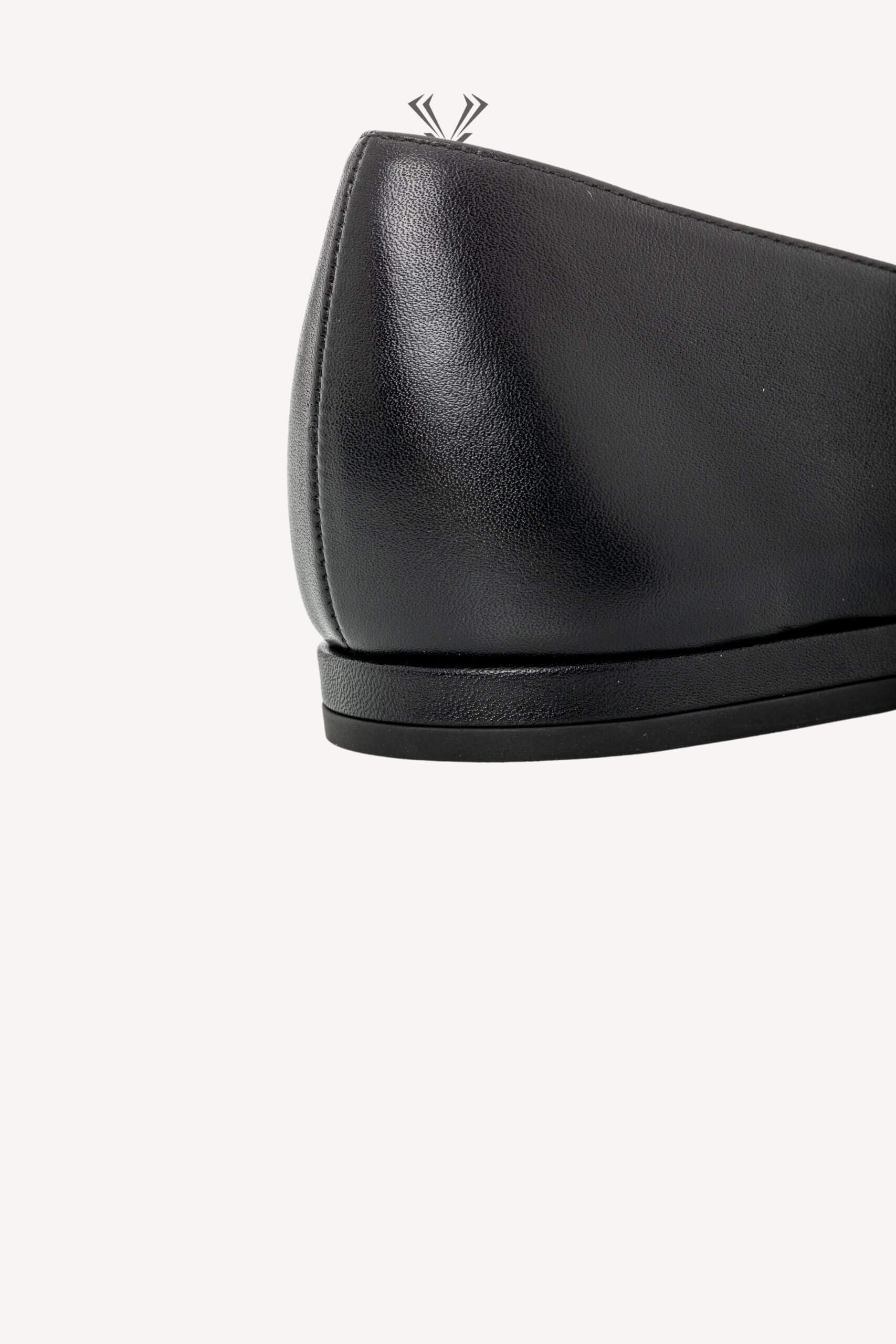 <span style="font-size: 10px; color: rgb(101, 101, 101);letter-spacing: .15em;">NEW COLLECTION</span><br><strong> CHANEL </strong><br><div style="margin-top:10px; font-size:16px;"> Spring Summer 2026 Pre-Collection Loafers Calfskin Grosgrain Black & Black 39 </div><br> - Image 12