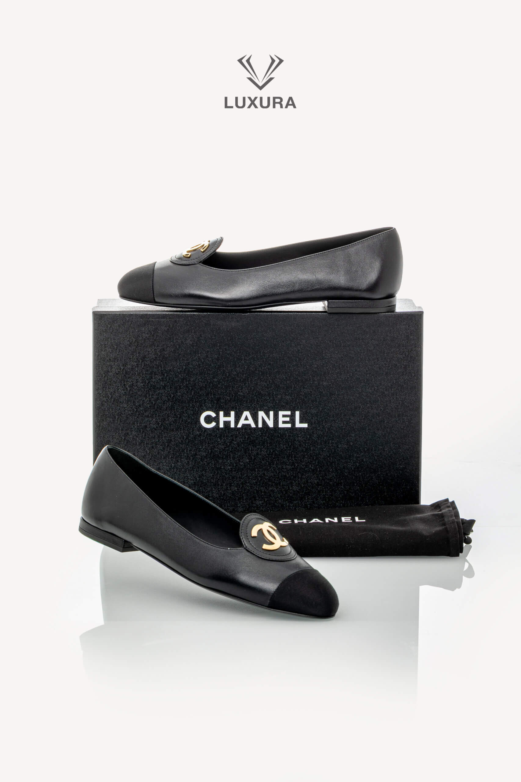 <span style="font-size: 10px; color: rgb(101, 101, 101);letter-spacing: .15em;">NEW COLLECTION</span><br><strong> CHANEL </strong><br><div style="margin-top:10px; font-size:16px;"> Spring Summer 2026 Pre-Collection Loafers Calfskin Grosgrain Black & Black 39 </div><br> - Image 2