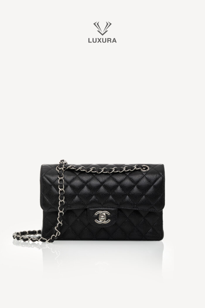 <span style="font-size: 10px;letter-spacing: .15em">HARD TO FIND</span><br>            <strong>CHANEL</strong><br>            <div style="margin-top:10px;font-size:16px">Caviar Quilted Small Double Flap Bag With silver Hardware</div><br>