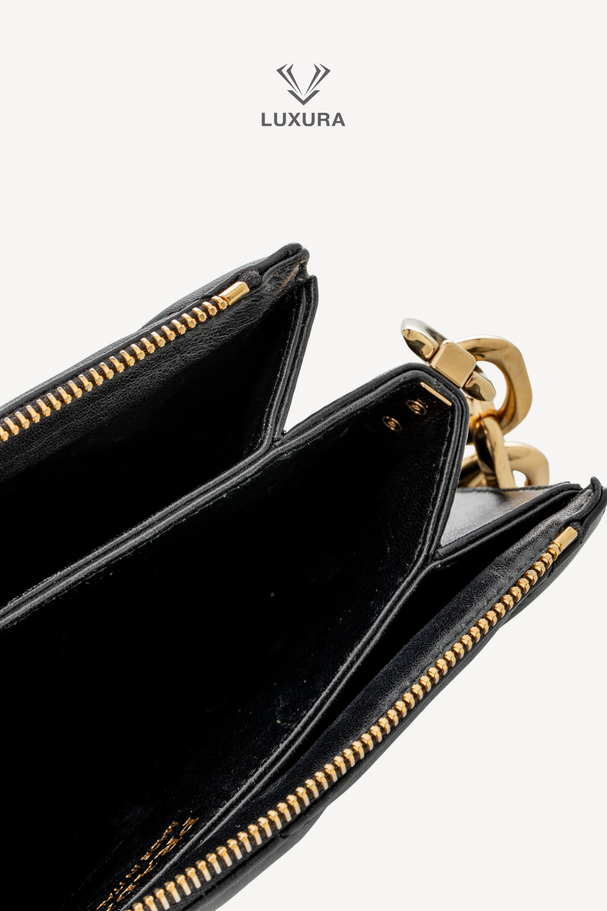 <span style="font-size: 10px;letter-spacing: .15em"></span><br> <strong>PRADA</strong><br> <div style="margin-top:10px;font-size:16px">Quilted Nappa Stitched Leather Crossbody Bag Black</div><br> - Image 5