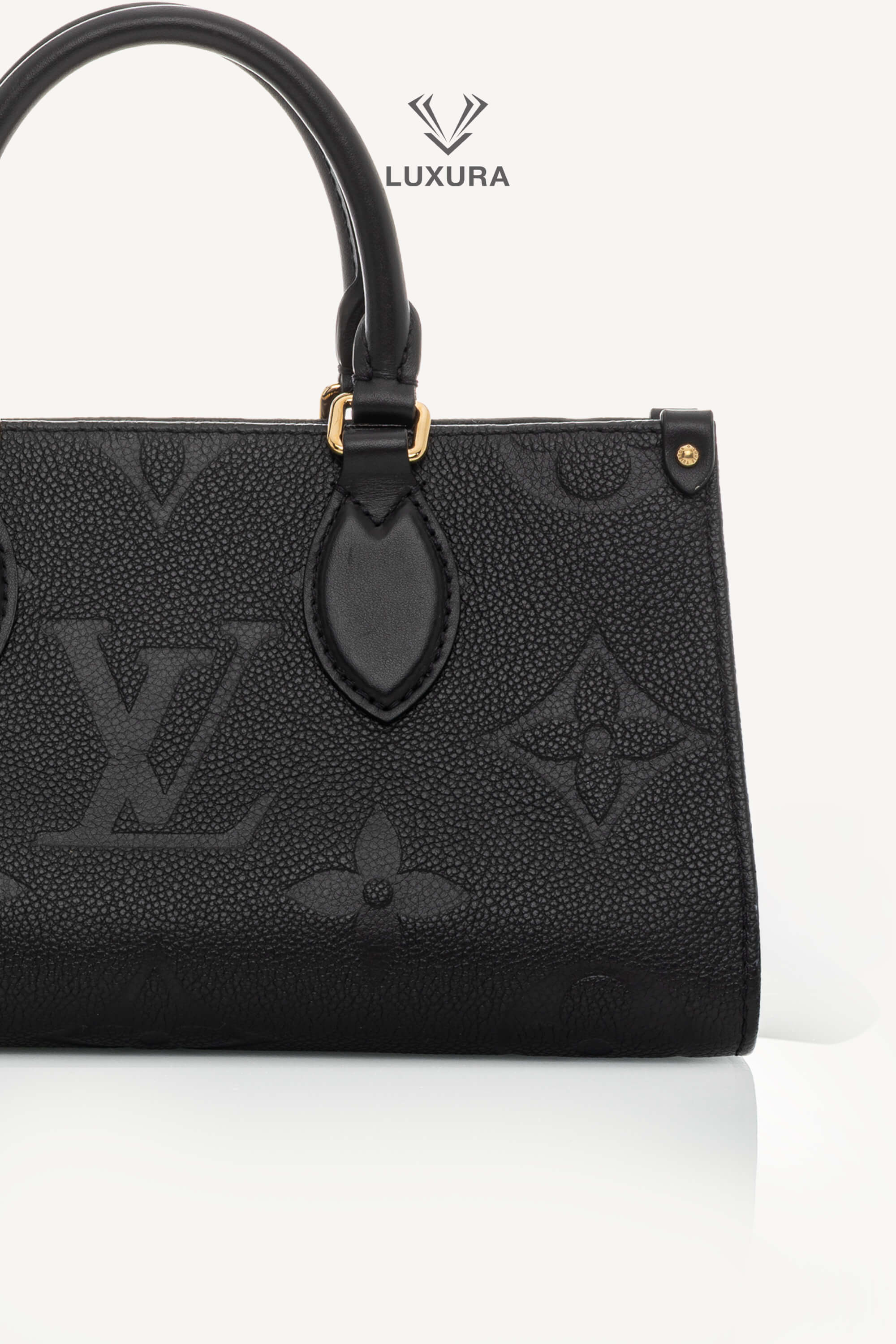 <span style="font-size: 10px;letter-spacing: .15em">HARD TO FIND</span><br>            <strong>LOUIS VUITTON</strong><br>            <div style="margin-top:10px;font-size:16px">OnTheGo East West Monogram Empreinte Leather Black M23640</div><br> - Image 10
