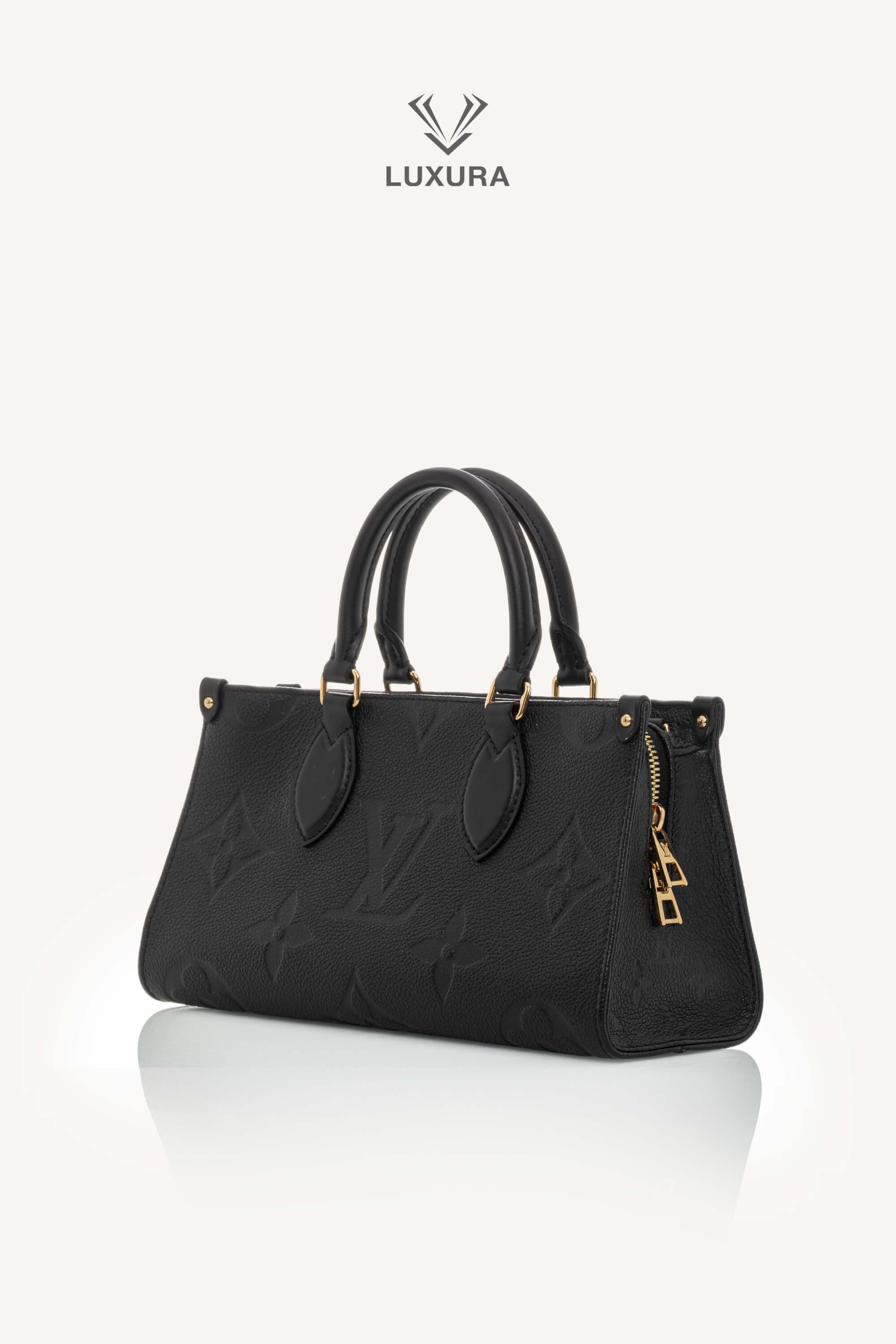 <span style="font-size: 10px;letter-spacing: .15em">HARD TO FIND</span><br>            <strong>LOUIS VUITTON</strong><br>            <div style="margin-top:10px;font-size:16px">OnTheGo East West Monogram Empreinte Leather Black M23640</div><br> - Image 8