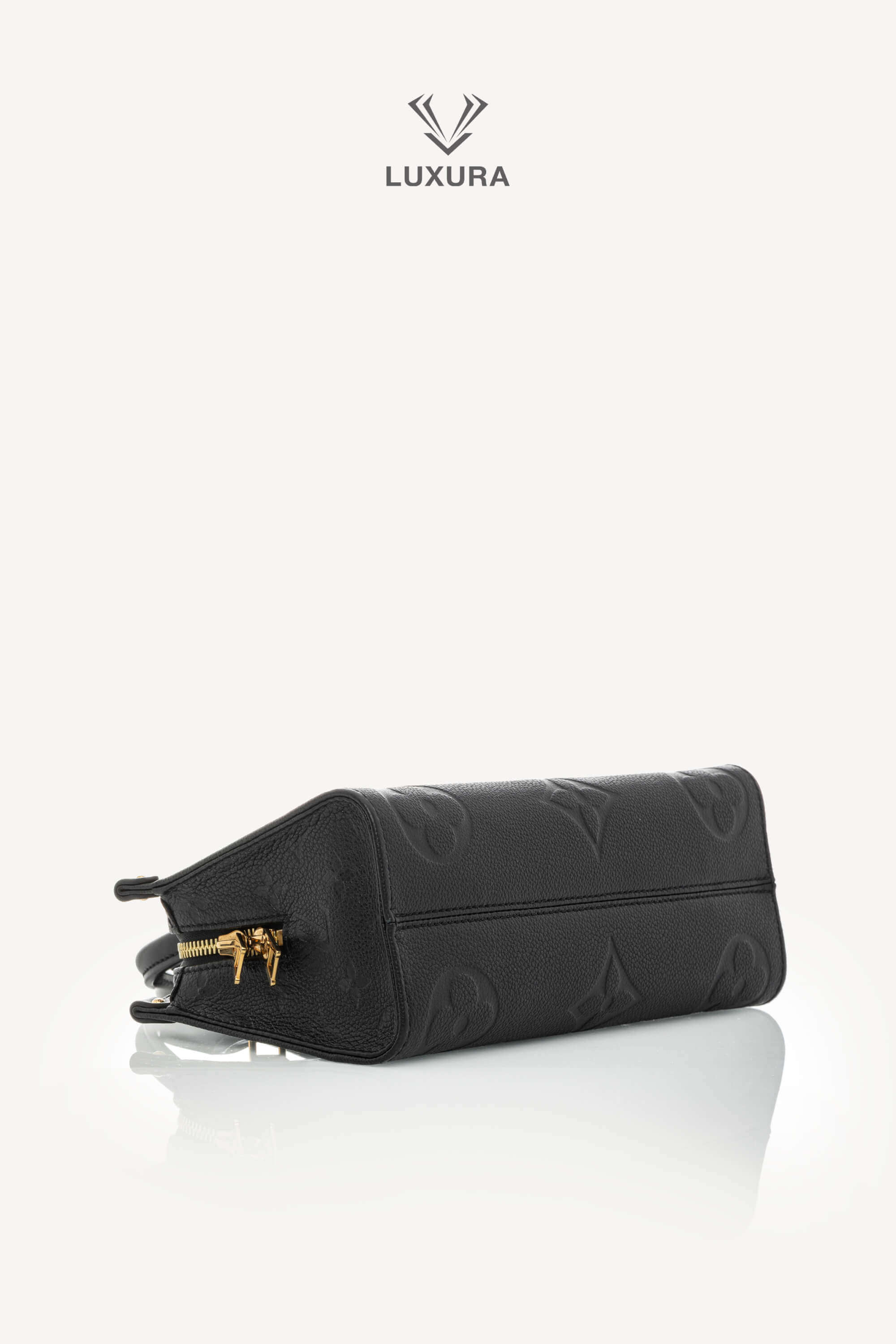<span style="font-size: 10px;letter-spacing: .15em">HARD TO FIND</span><br>            <strong>LOUIS VUITTON</strong><br>            <div style="margin-top:10px;font-size:16px">OnTheGo East West Monogram Empreinte Leather Black M23640</div><br> - Image 28