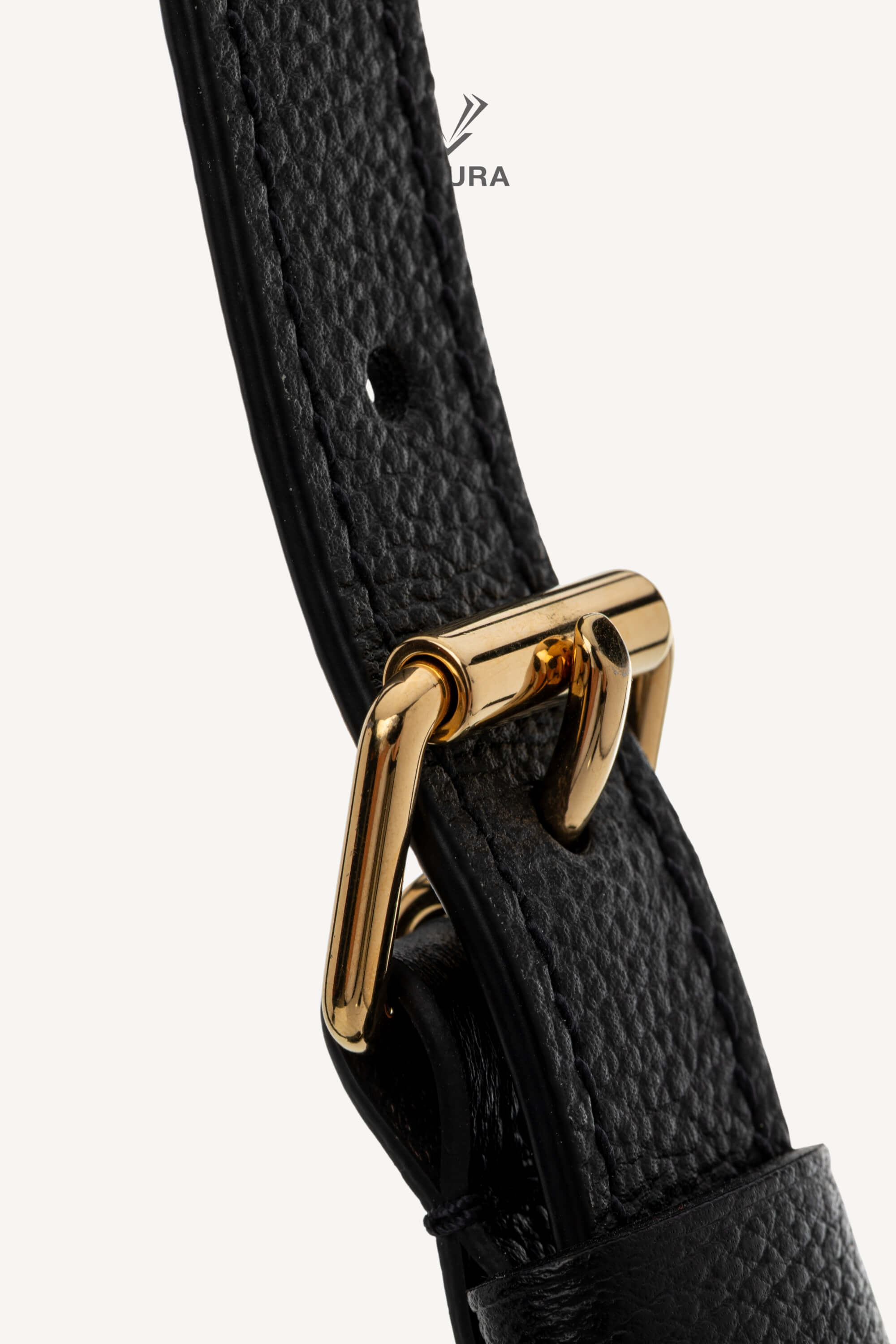<span style="font-size: 10px;letter-spacing: .15em">HARD TO FIND</span><br>            <strong>LOUIS VUITTON</strong><br>            <div style="margin-top:10px;font-size:16px">OnTheGo East West Monogram Empreinte Leather Black M23640</div><br> - Image 16
