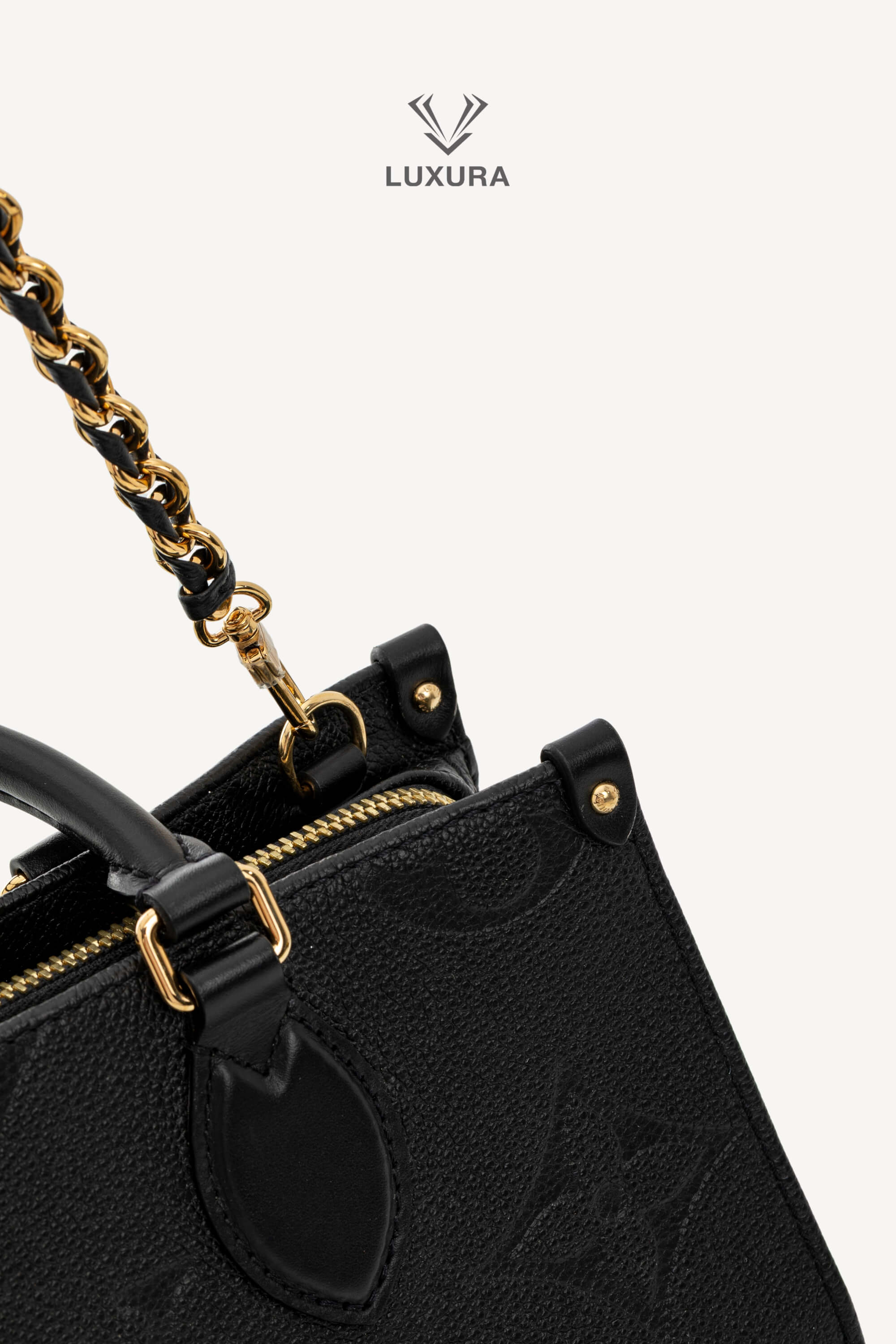 <span style="font-size: 10px;letter-spacing: .15em">HARD TO FIND</span><br>            <strong>LOUIS VUITTON</strong><br>            <div style="margin-top:10px;font-size:16px">OnTheGo East West Monogram Empreinte Leather Black M23640</div><br> - Image 11
