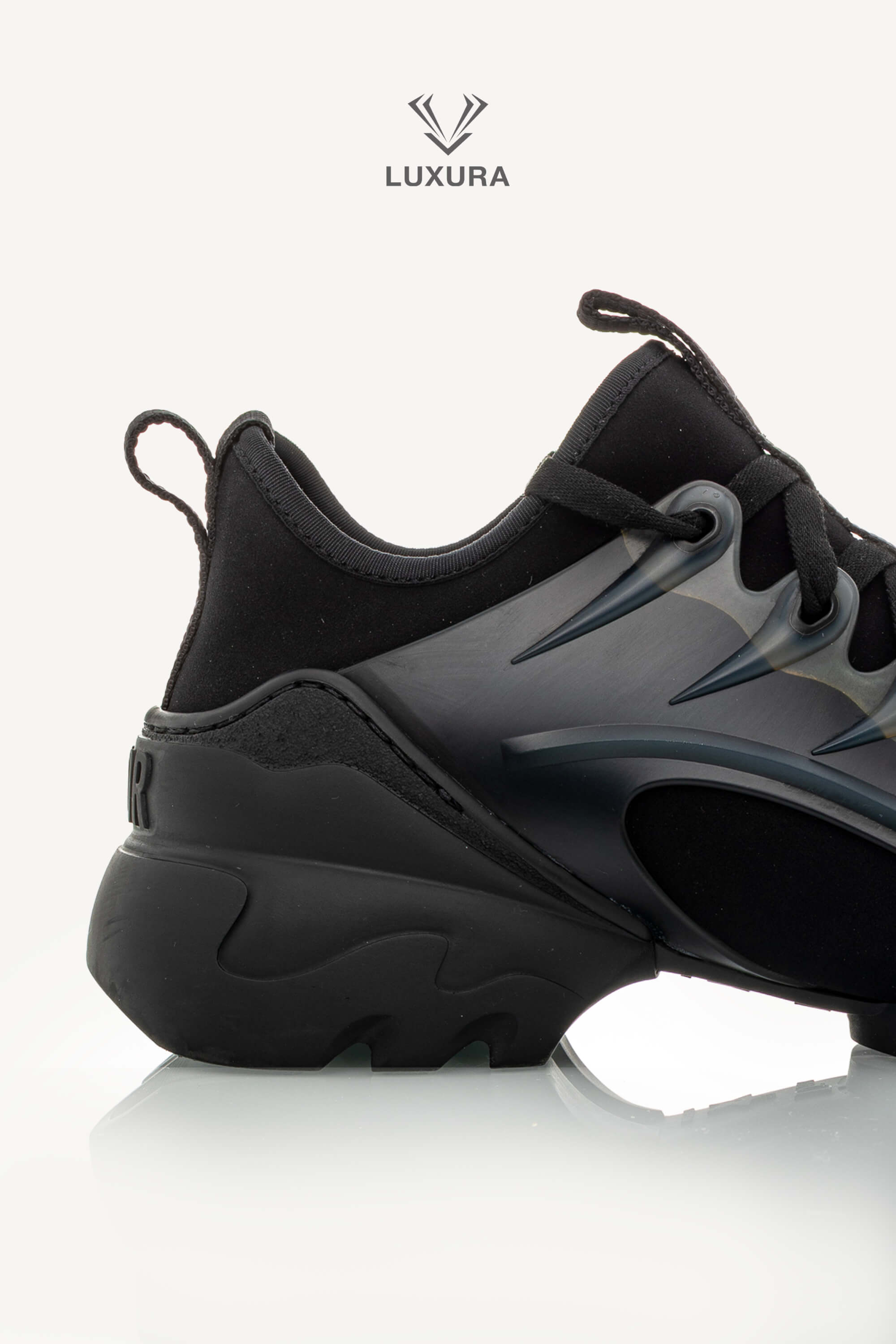 <span style="font-size: 10px;letter-spacing: .15em">HARD TO FIND</span><br>            <strong>CHRISTIAN DIOR</strong><br>            <div style="margin-top:10px;font-size:16px">D-Connect Black Technical Sneaker 37.5</div><br> - Image 17