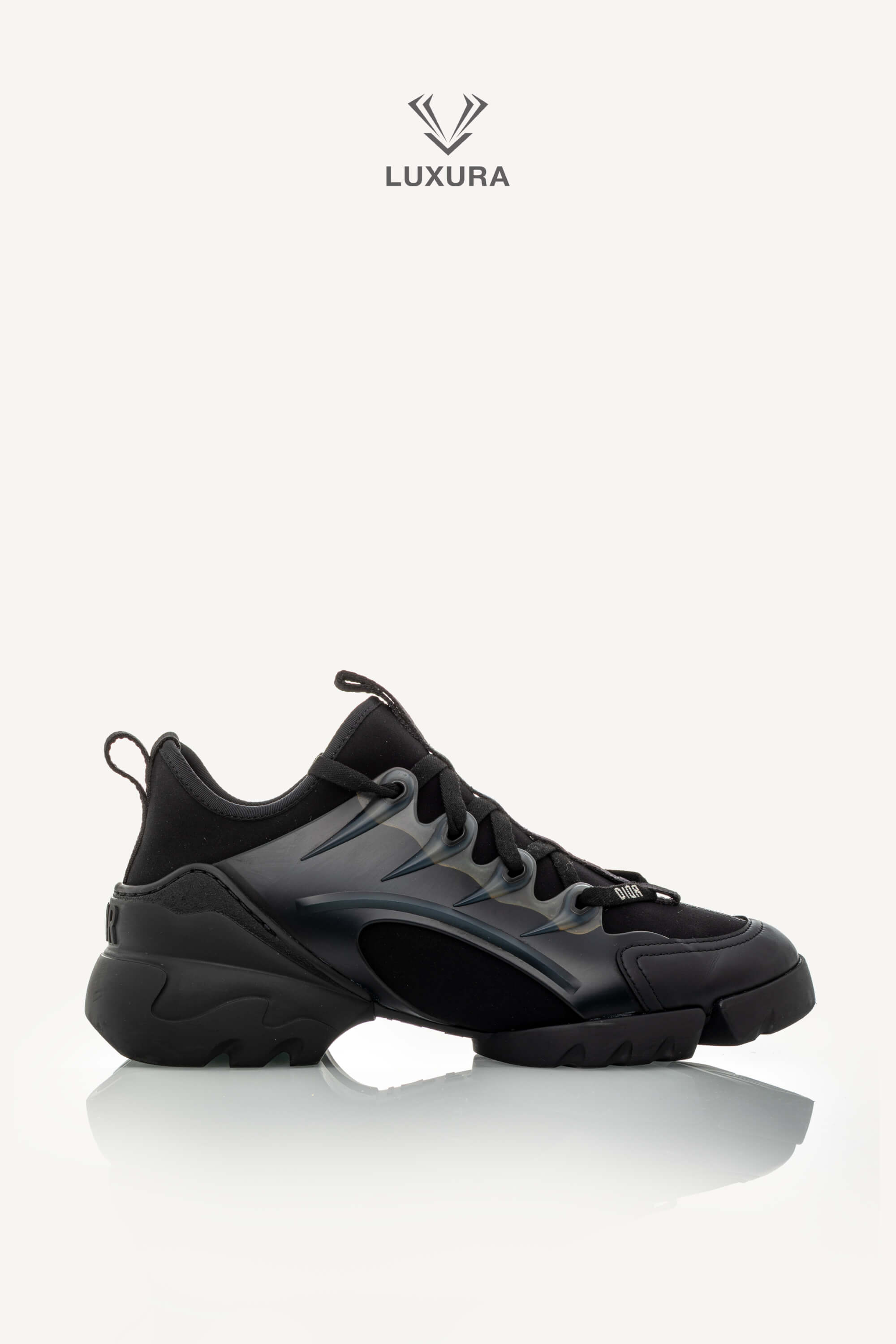 <span style="font-size: 10px;letter-spacing: .15em">HARD TO FIND</span><br>            <strong>CHRISTIAN DIOR</strong><br>            <div style="margin-top:10px;font-size:16px">D-Connect Black Technical Sneaker 37.5</div><br>
